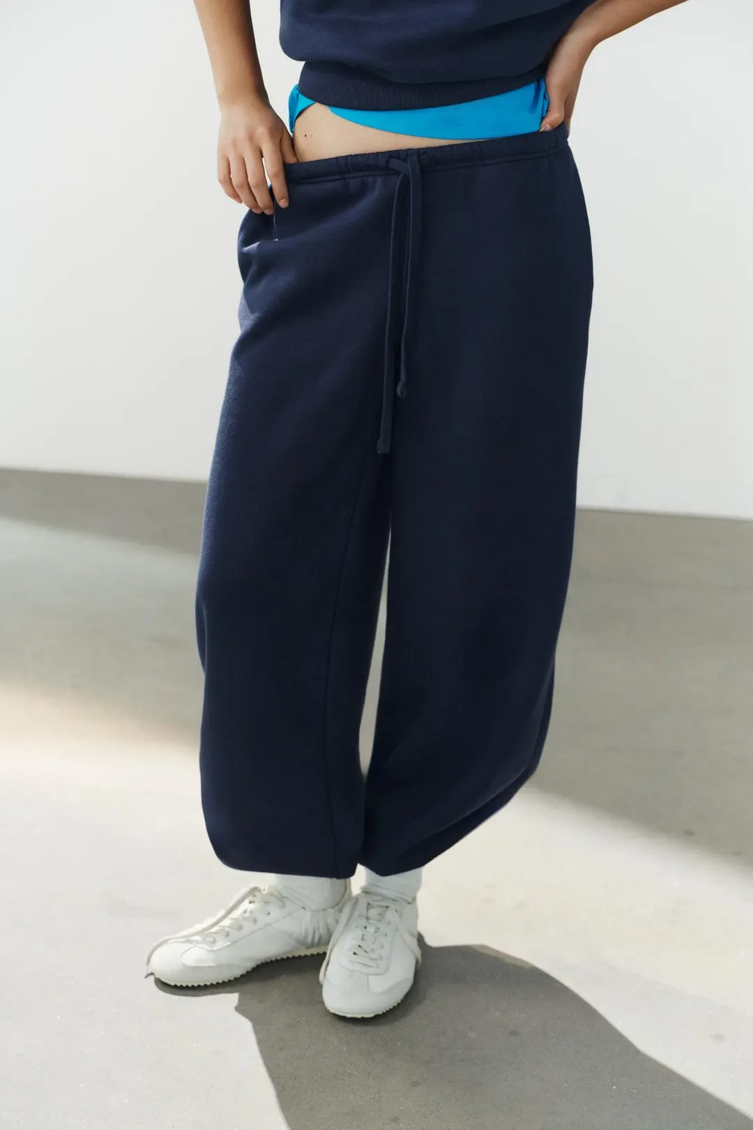 Базовые прямые плюшевые брюки с регулируемым низом, Zara