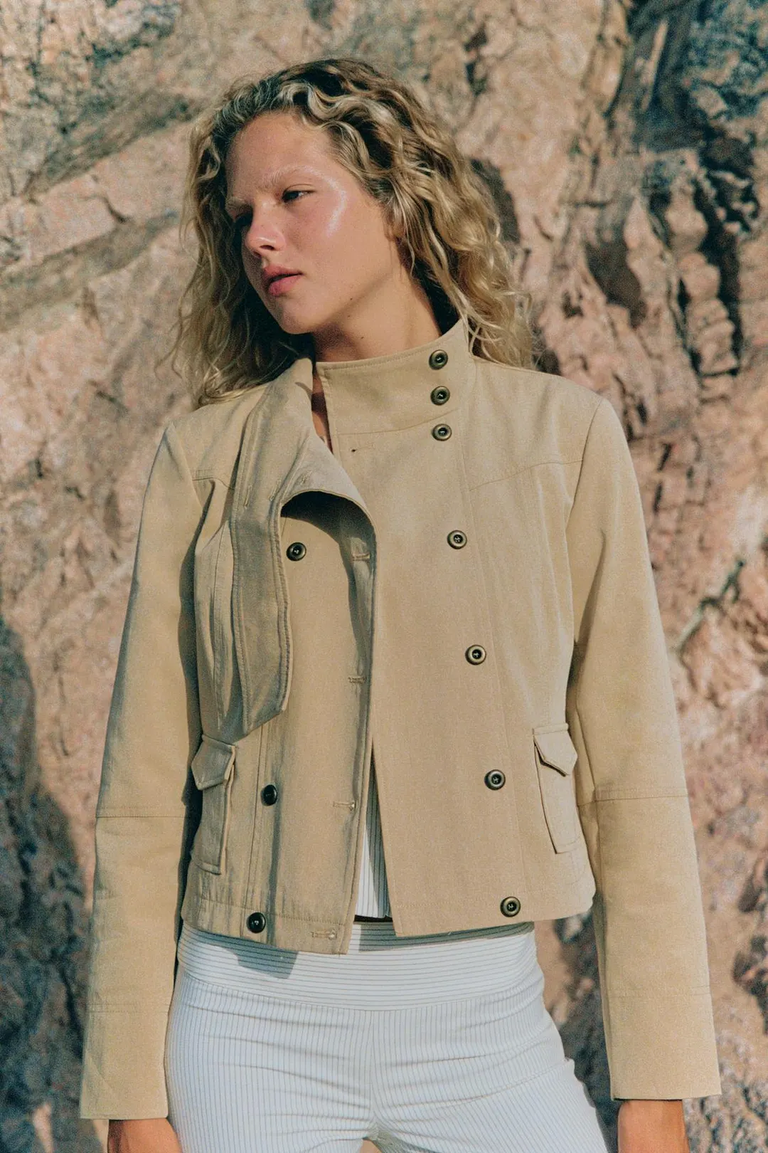 Куртка с высоким воротником и карманами, Zara