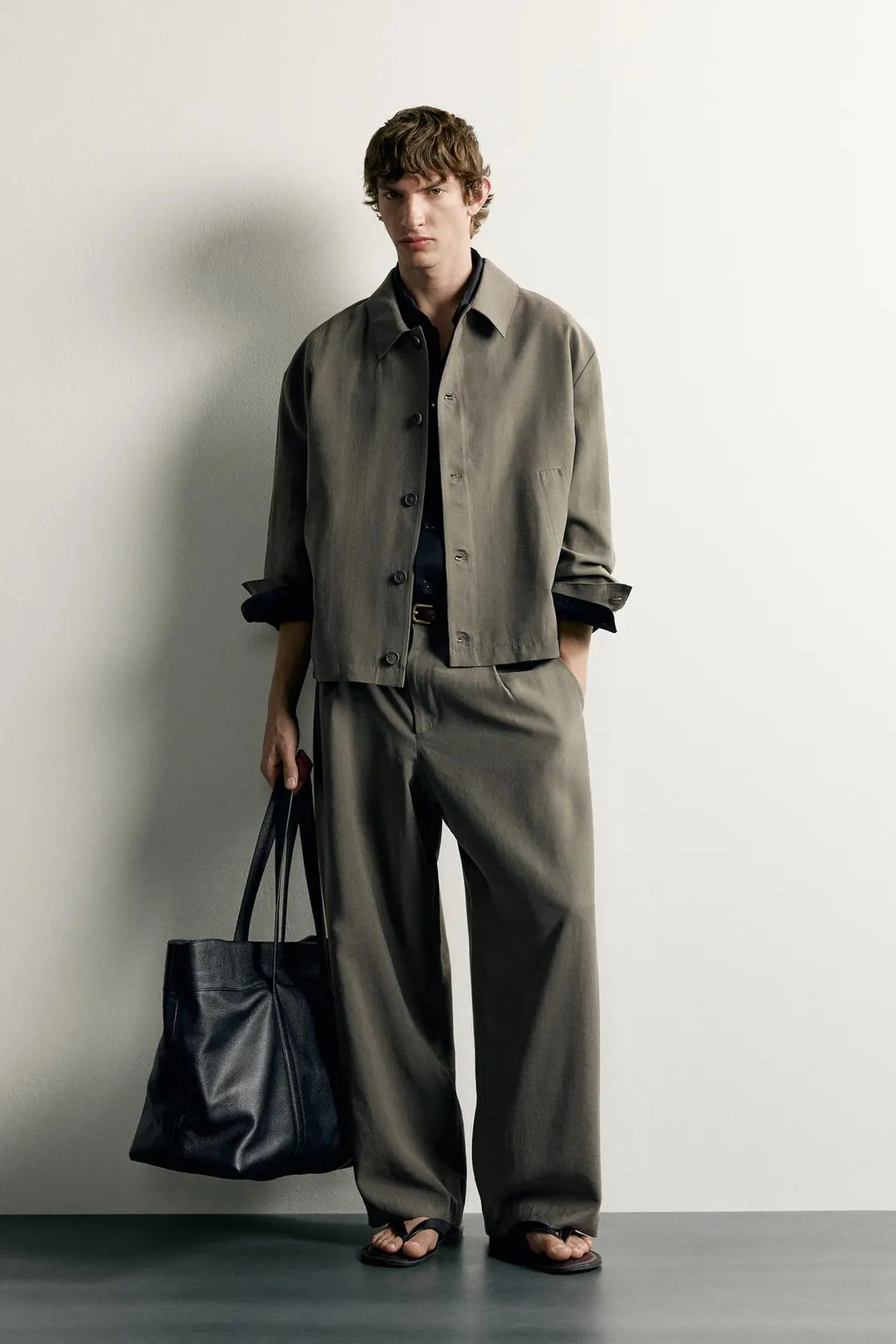 Брюки свободного кроя со складками, Zara