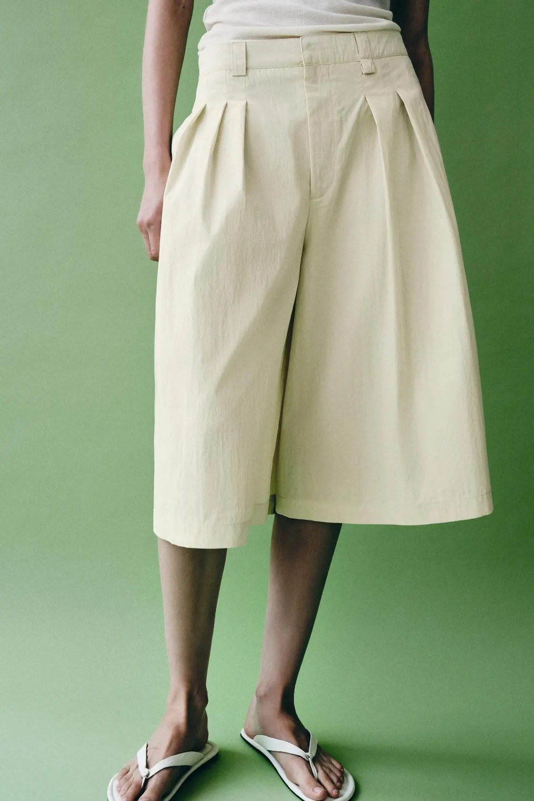 Бермуды ZW Collection с защипами, Zara