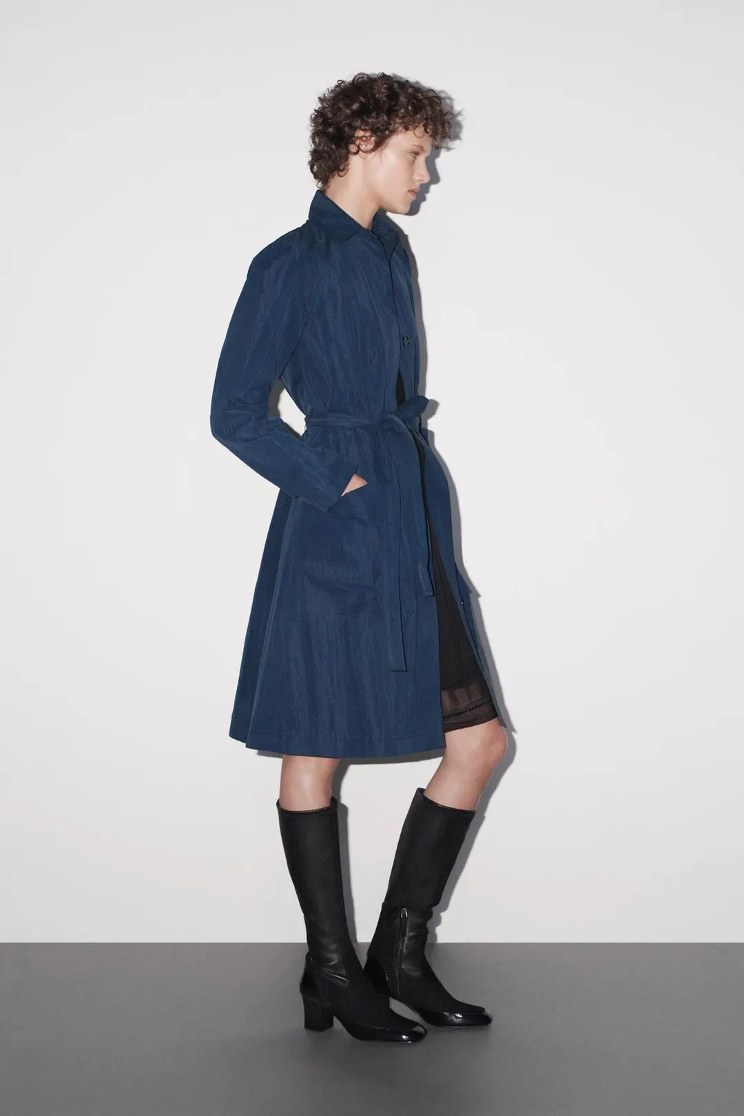 Пальто с жатым эффектом и поясом ZW Collection, Zara
