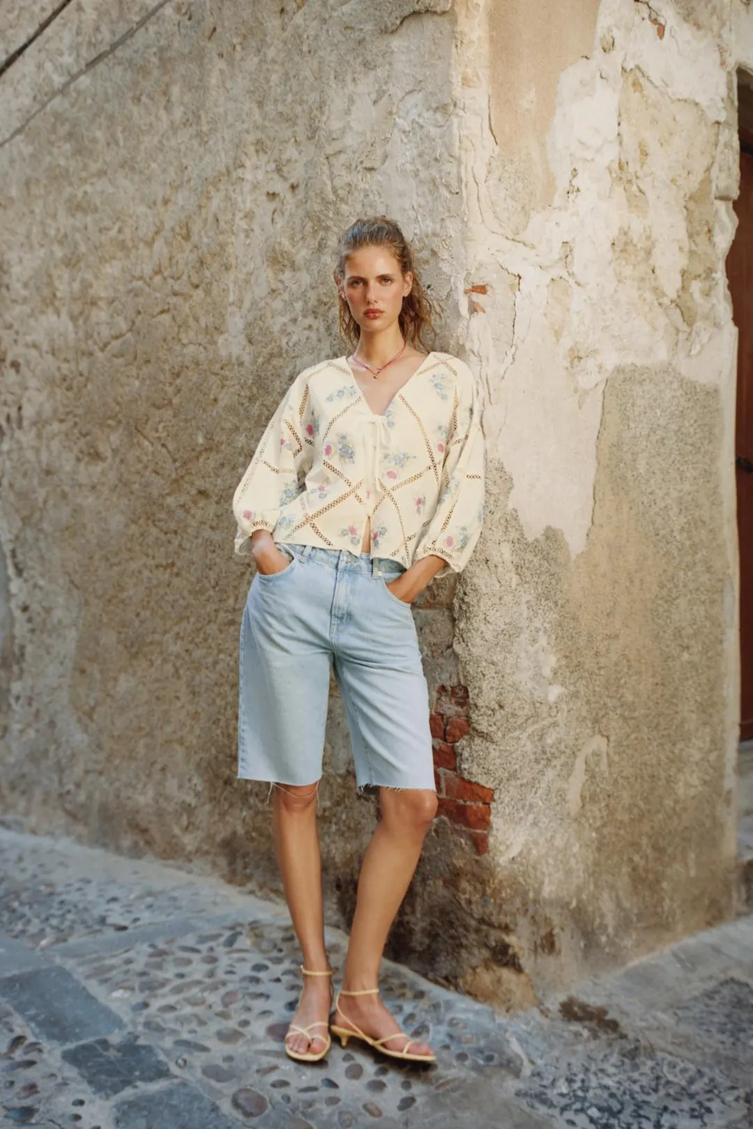 Блузка с мережкой и вышивкой, Zara