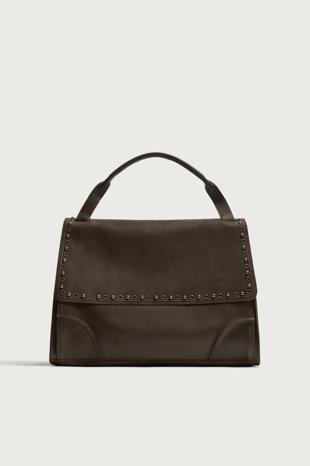 Сумка через плечо из кожи с заклепками, Zara