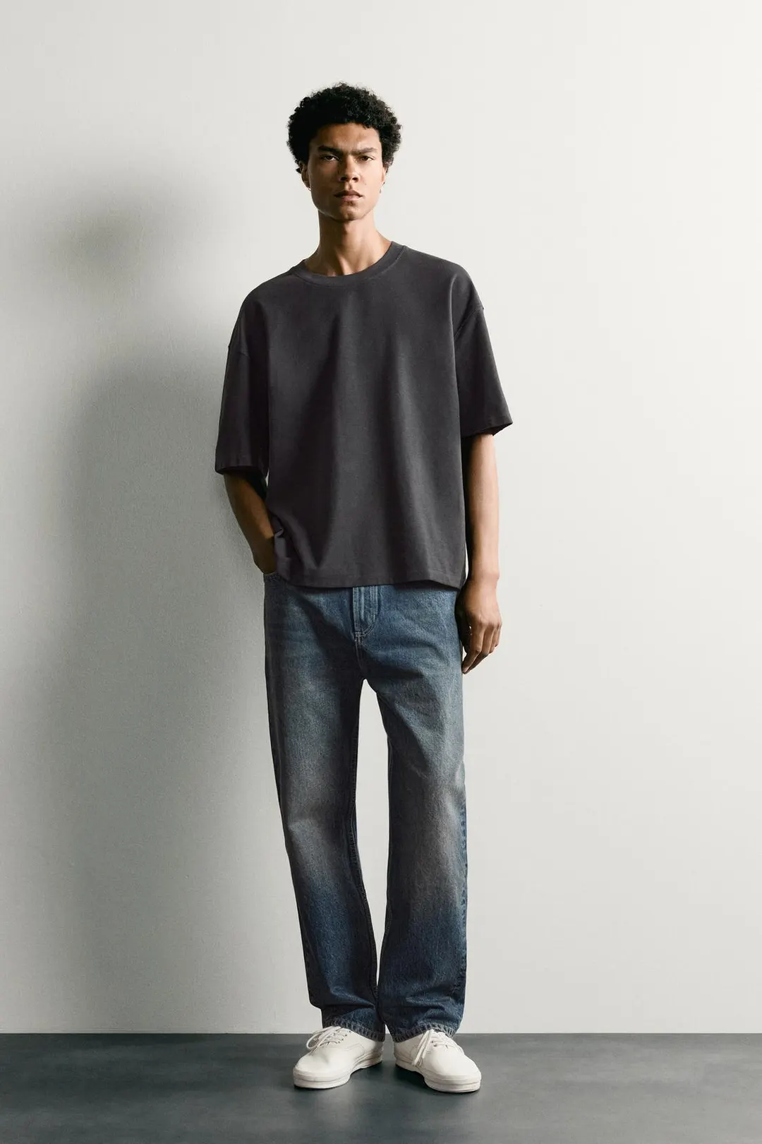 Футболка свободного кроя с декоративными швами, Zara