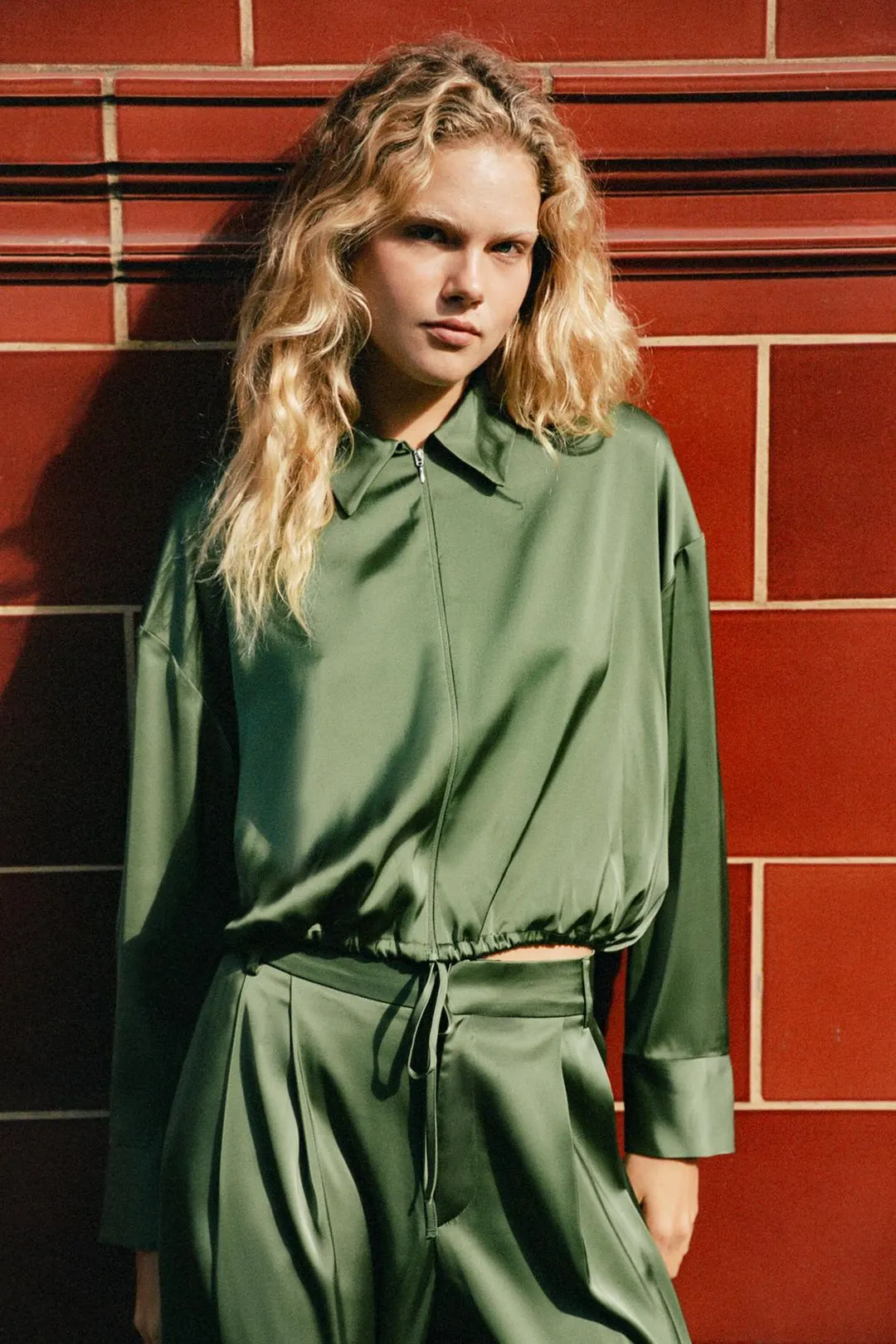 Брюки атласные плиссированные, Zara