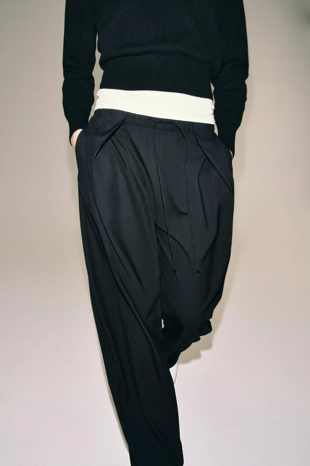 Брюки со складками ZW Collection, Zara