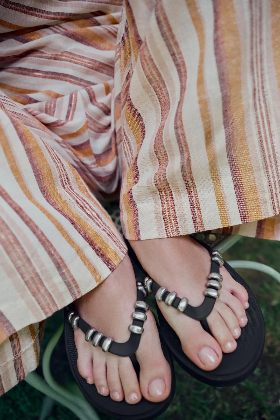 Сандалии без каблука с подвесками, Zara