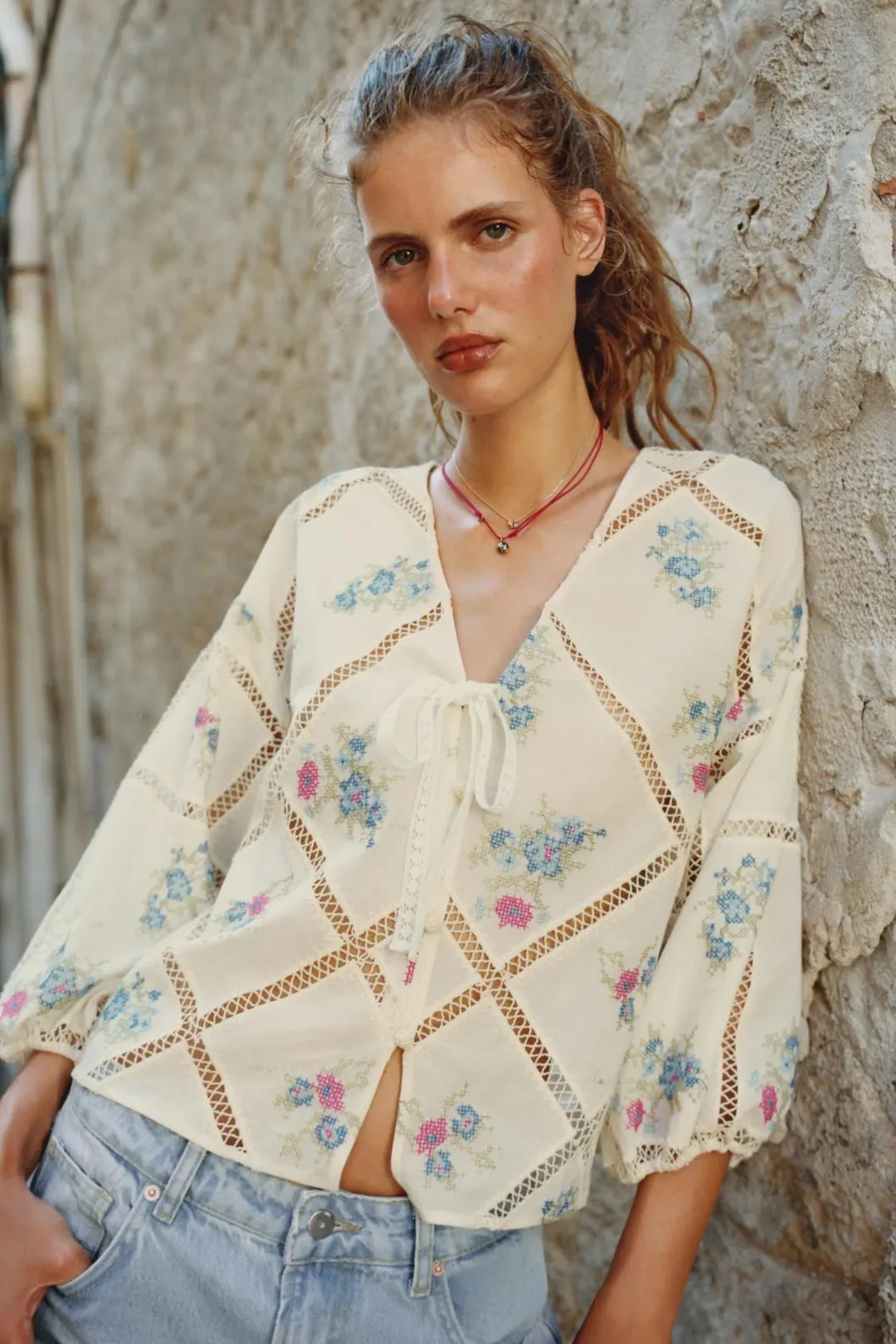 Блузка с мережкой и вышивкой, Zara