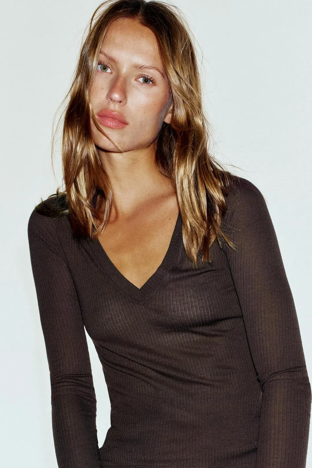 Футболка в рубчик с V-образным вырезом, Zara