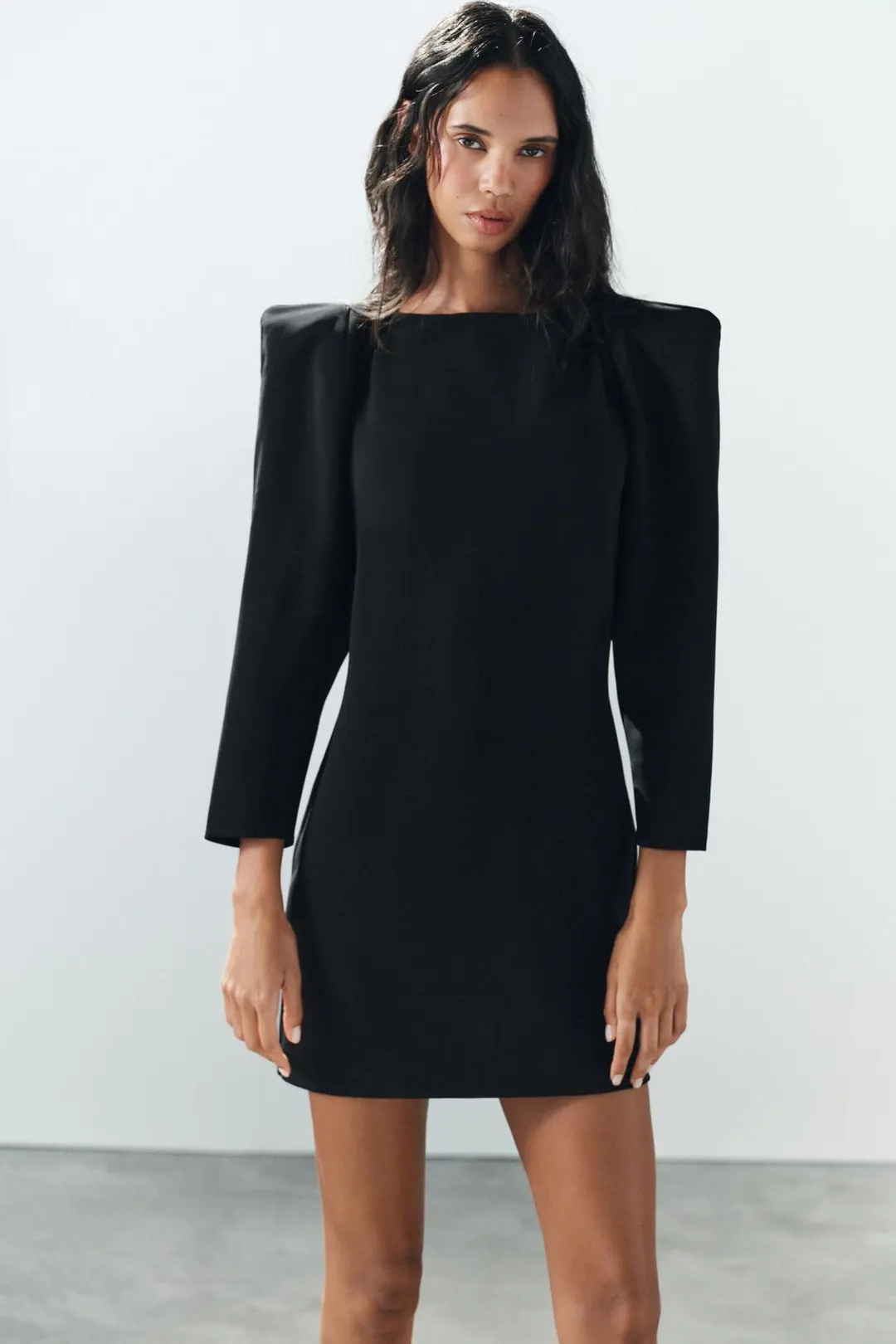 Мини-платье с подплечниками, Zara