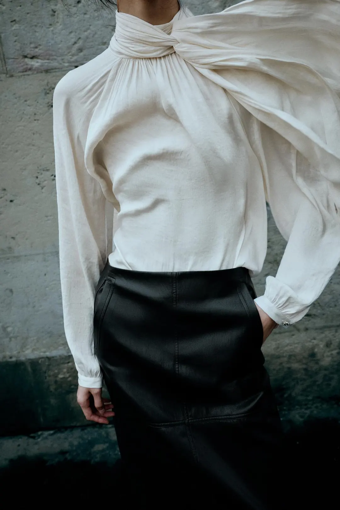 Блузка из струящейся ткани с завязками, Zara