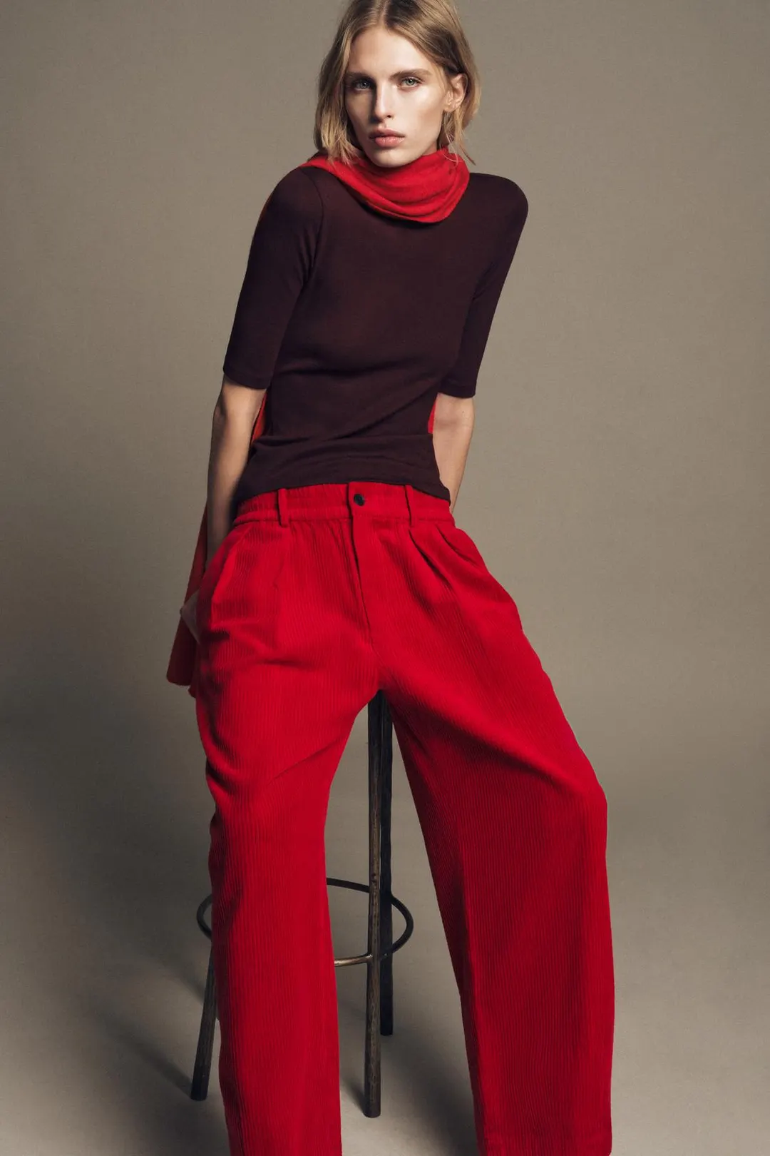 Брюки из эластичного вельвета ZW Collection, Zara