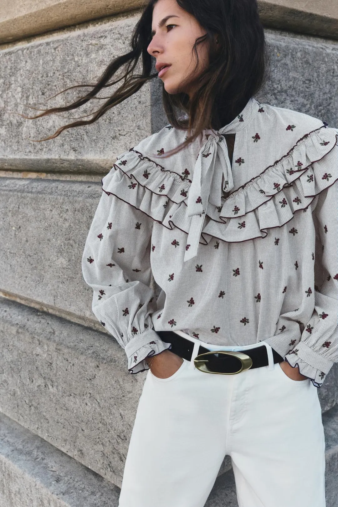 Блузка с вышивкой и оборками, Zara