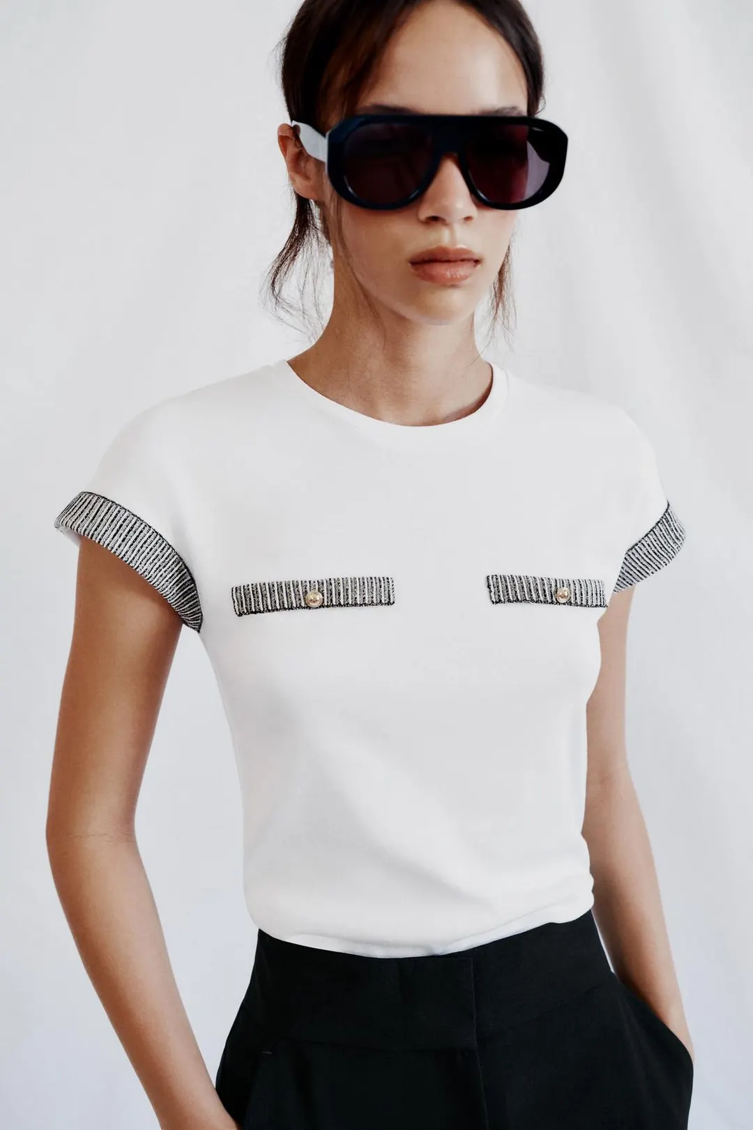 Футболка с отделкой пуговицами, Zara