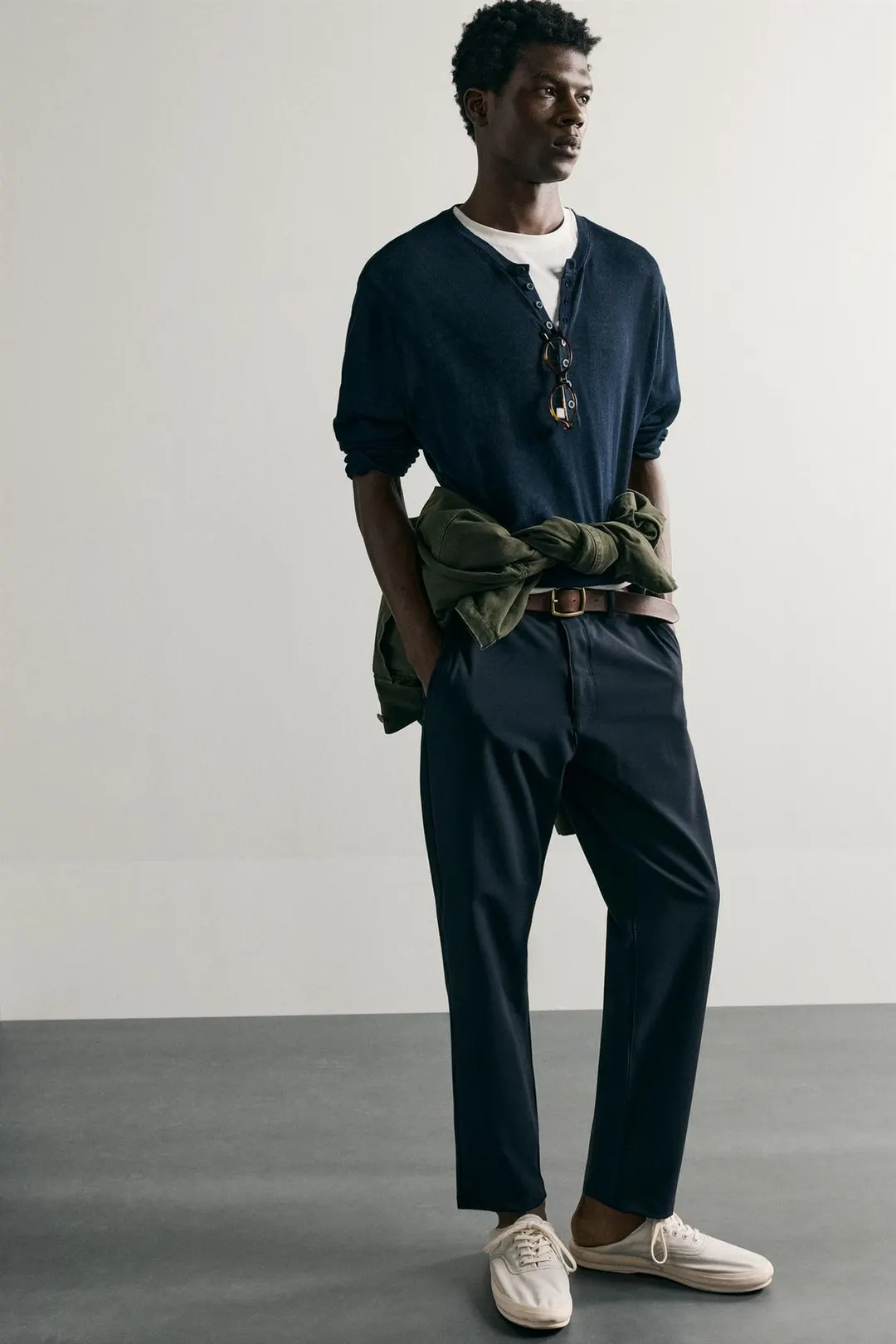 Фактурные чиносы комфортного кроя, Zara