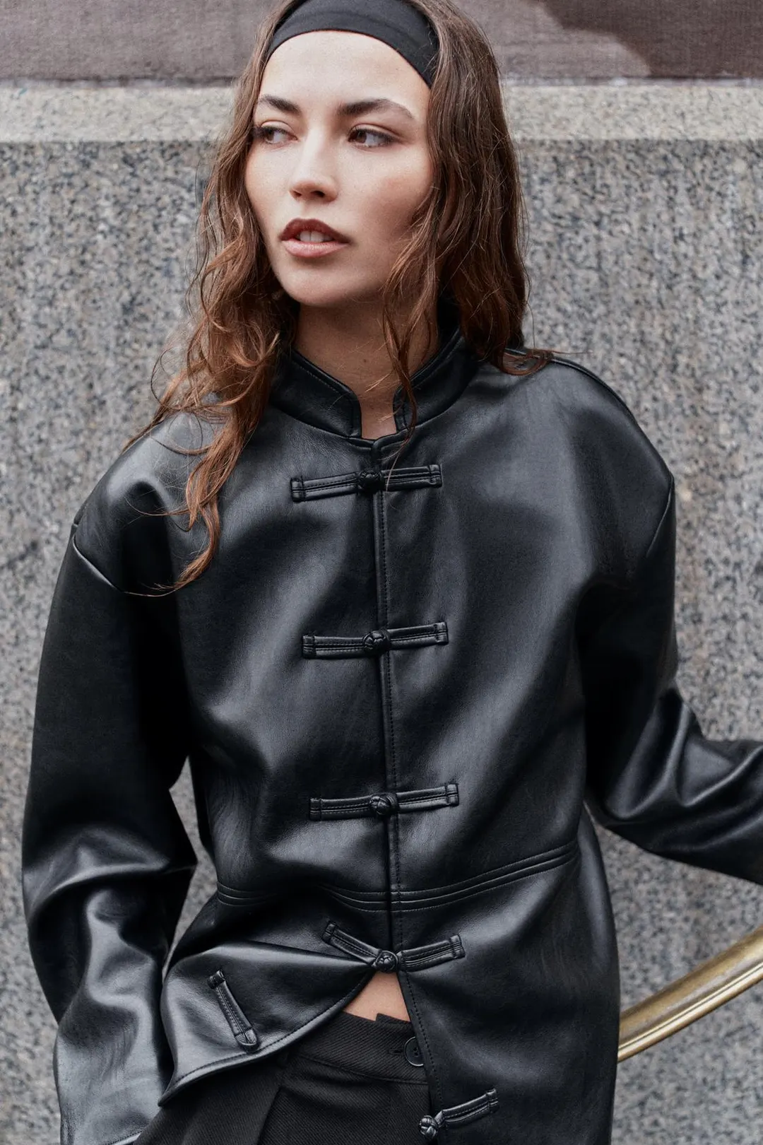 Куртка под кожу с застежками-клевантами, Zara