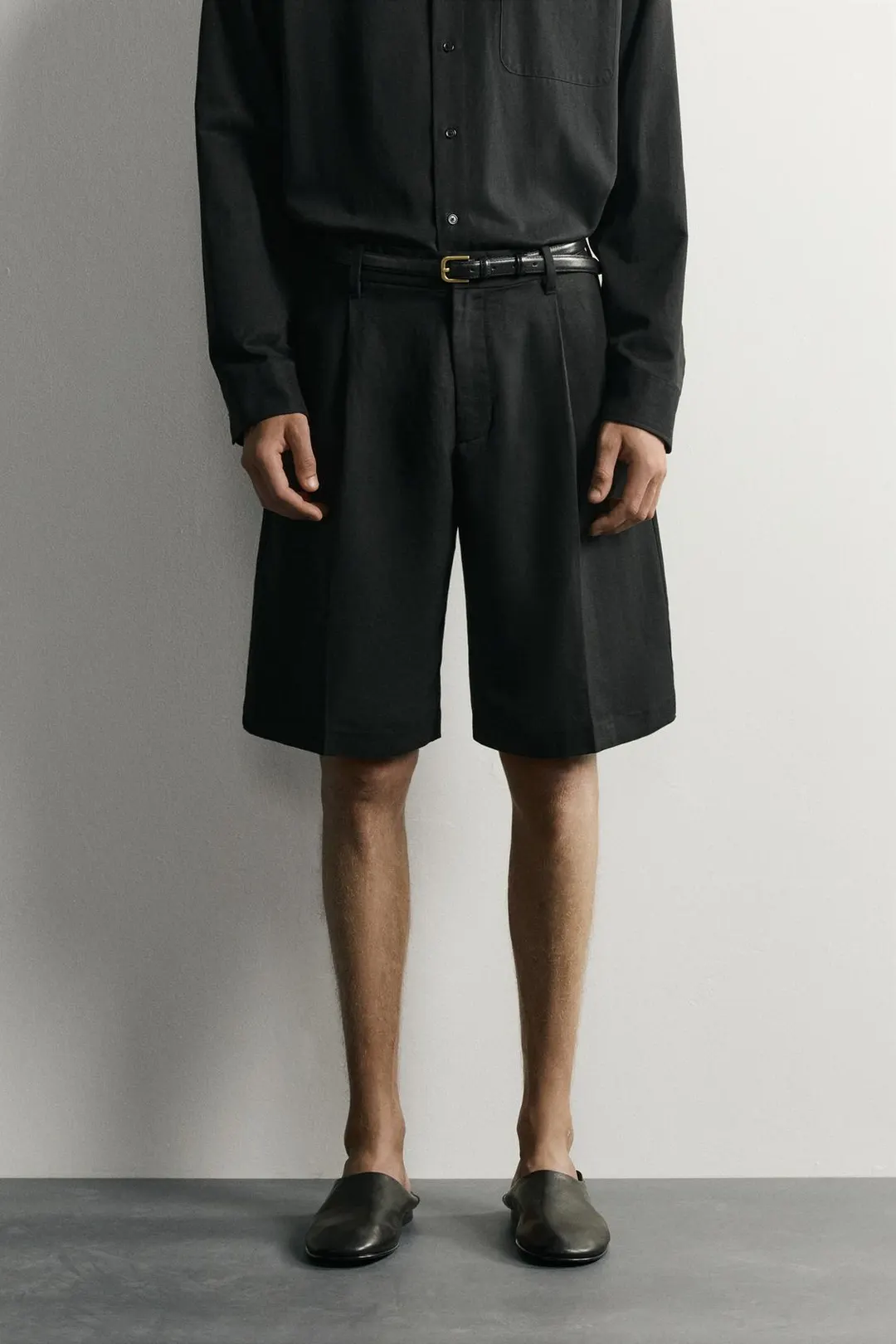 Костюмные бермуды с защипами и фактурой, Zara