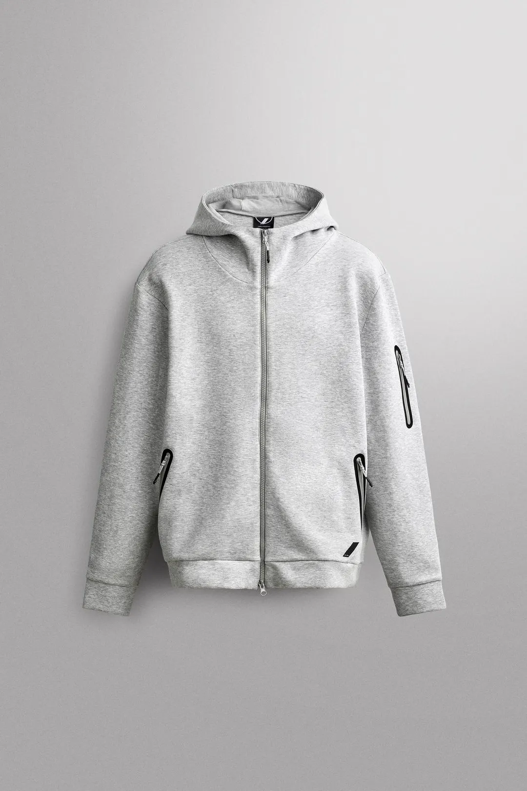 Толстовка из технологичной ткани с капюшоном и молнией, Zara