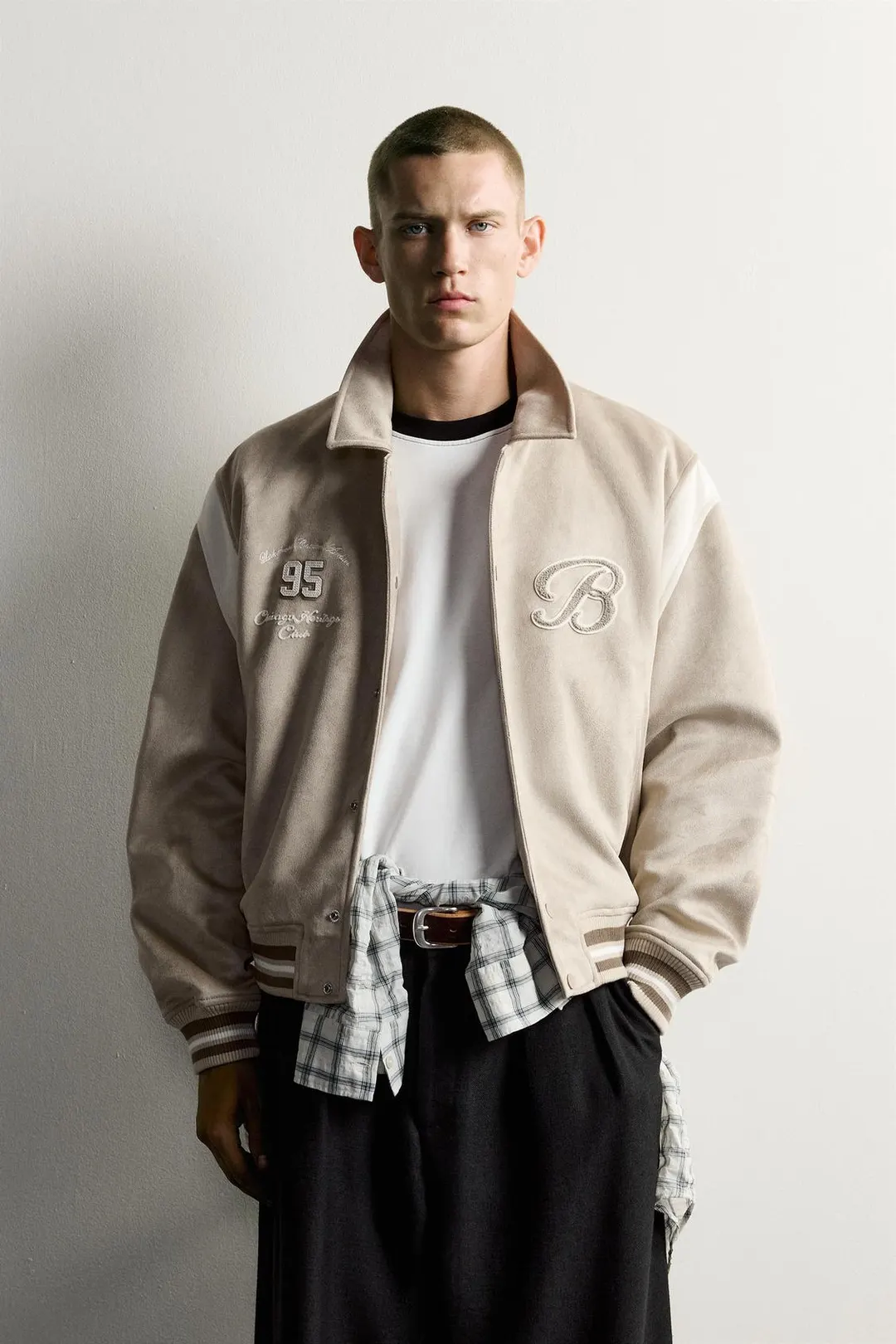 Куртка-бомбер под замшу с нашивками, Zara