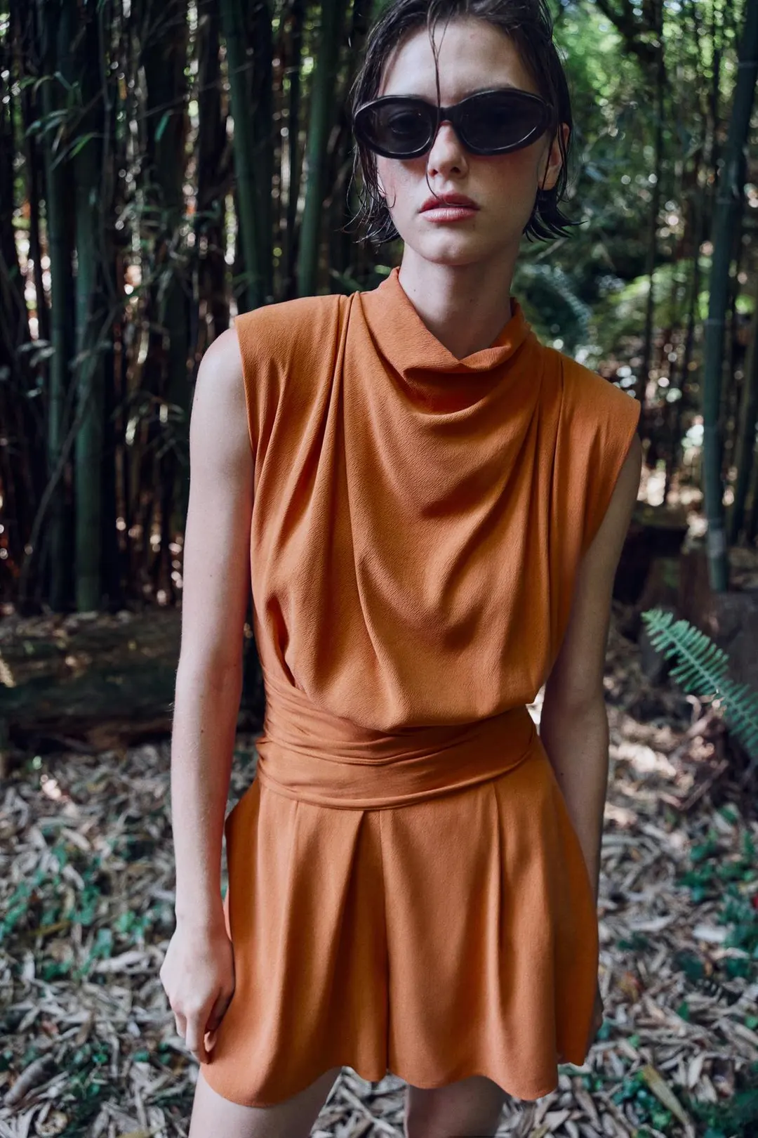Короткий комбинезон с поясом и подплечниками, Zara