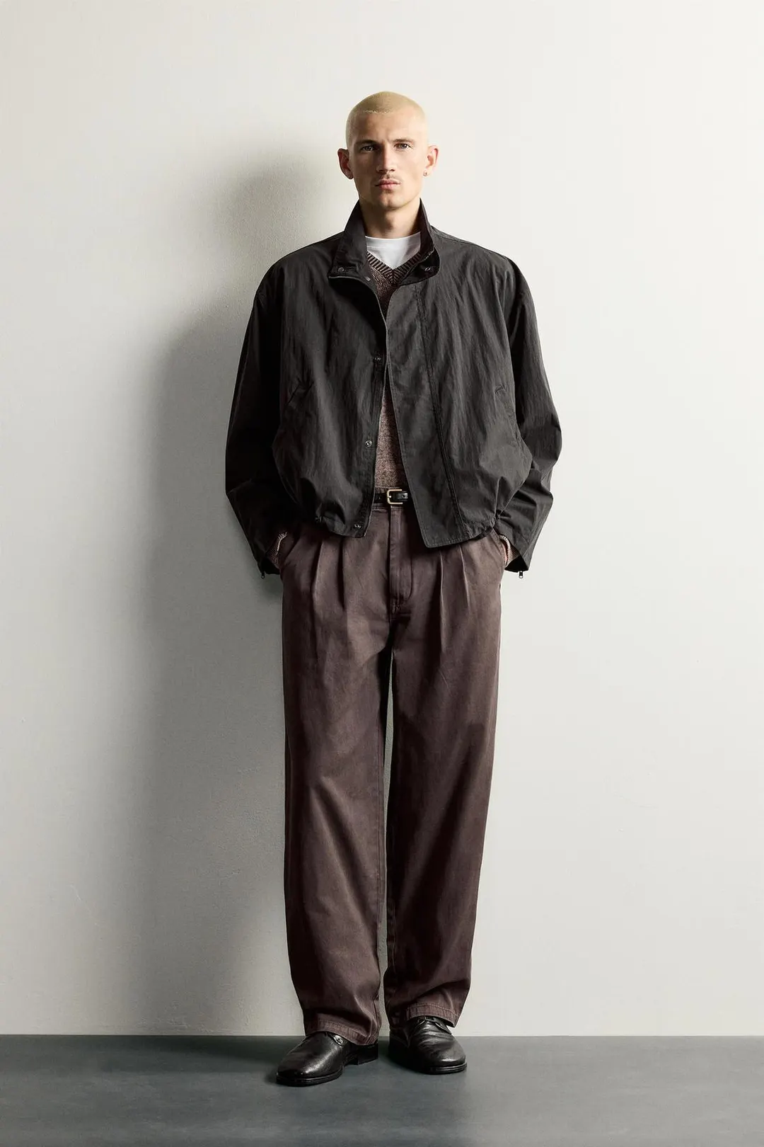 Брюки свободного кроя со складками и эффектом стирки, Zara