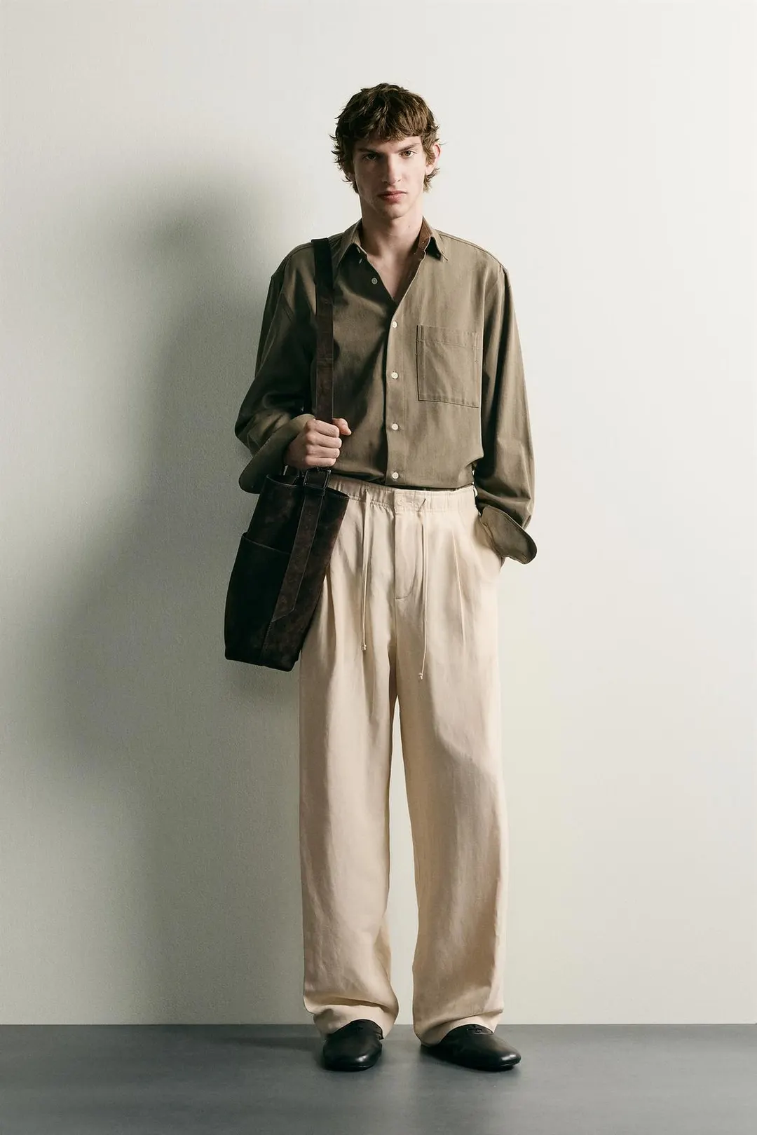 Брюки свободного кроя из смеси вискозы и льна, Zara