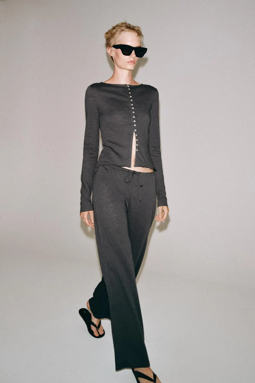Брюки из ткани с фактурой льна, Zara