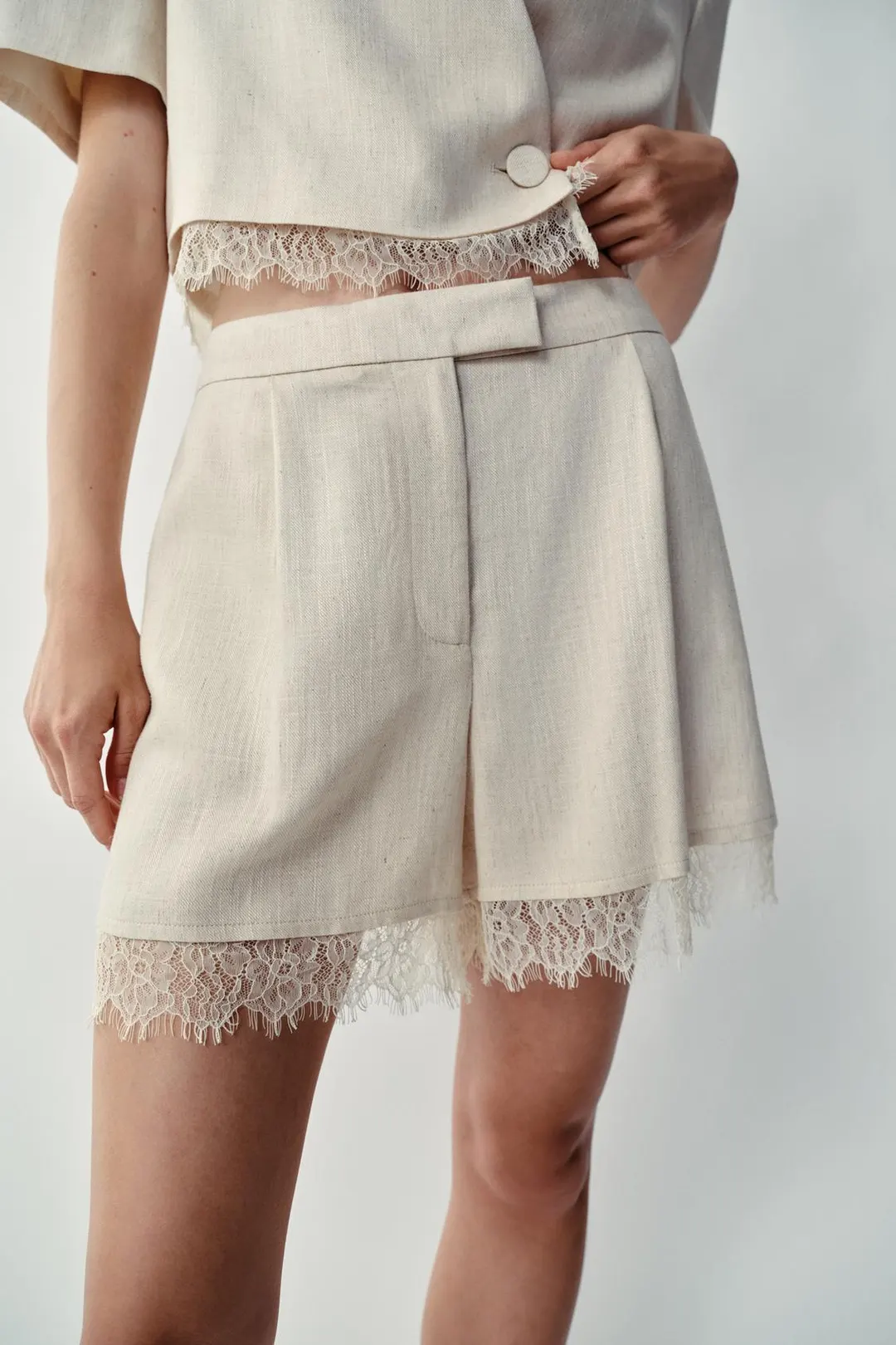 Бермуды с кружевной отделкой, Zara