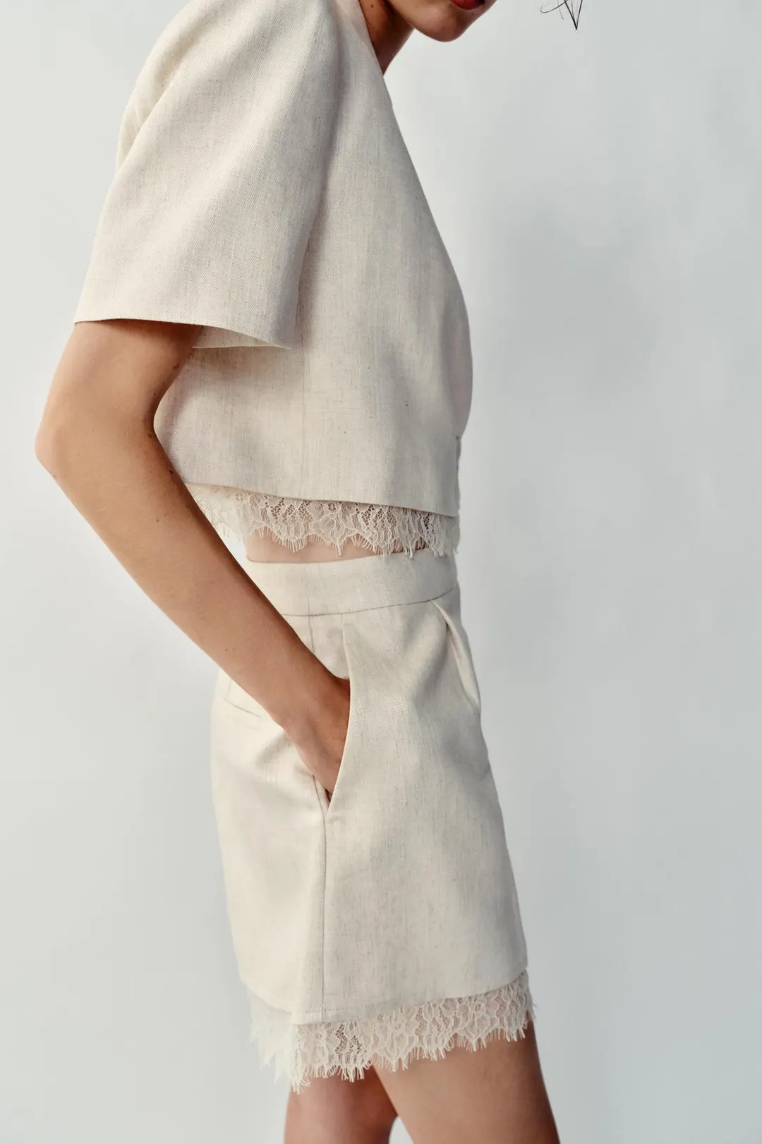 Бермуды с кружевной отделкой, Zara