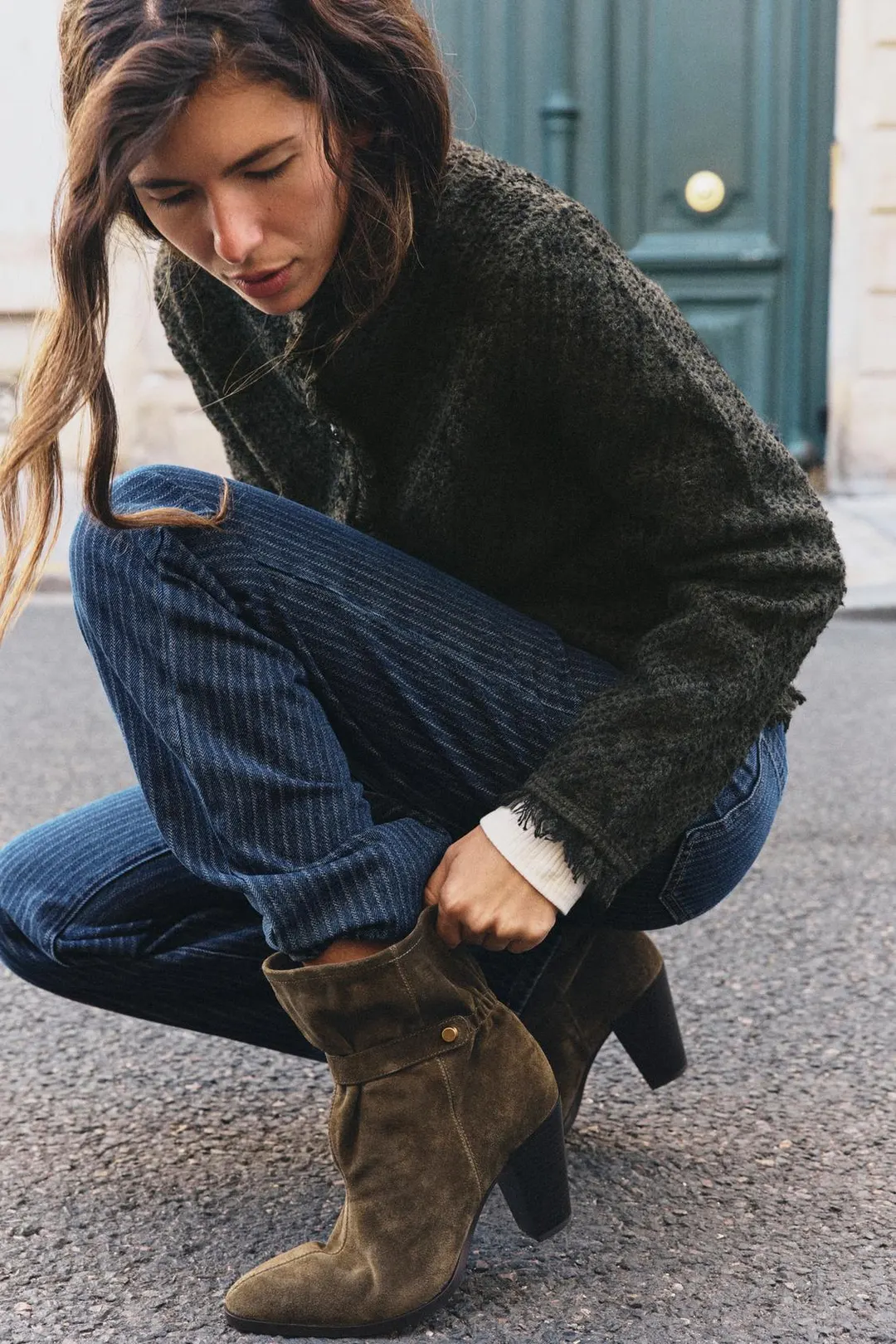 Ботильоны из замшевого спилка со сборкой, Zara