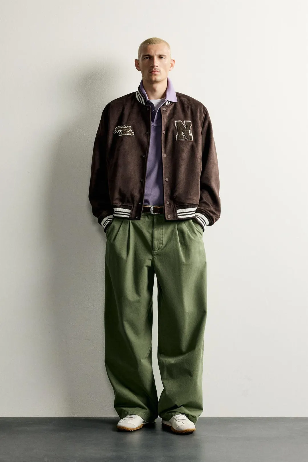 Куртка-бомбер под замшу с нашивками, Zara
