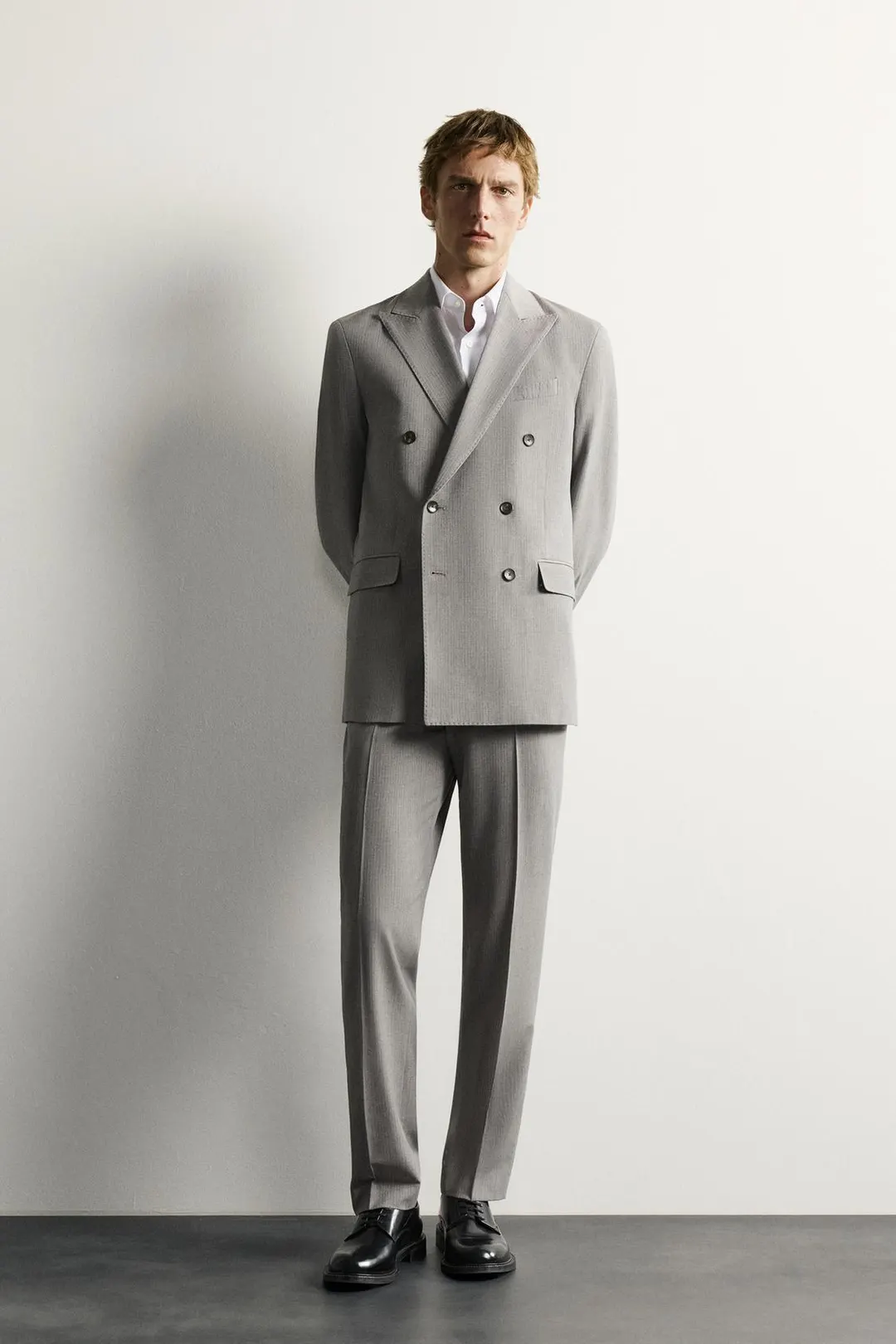 Брюки костюмные стандартного кроя в полоску, Zara