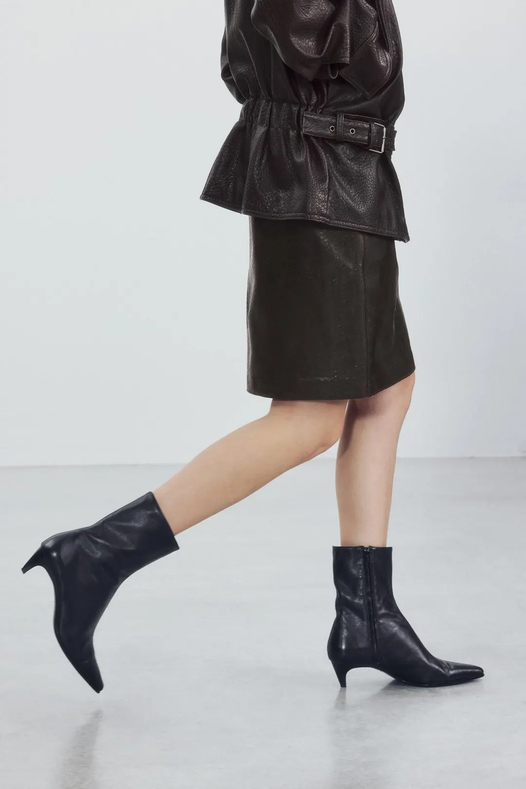 Кожаные ботильоны на каблуке-рюмочке, Zara