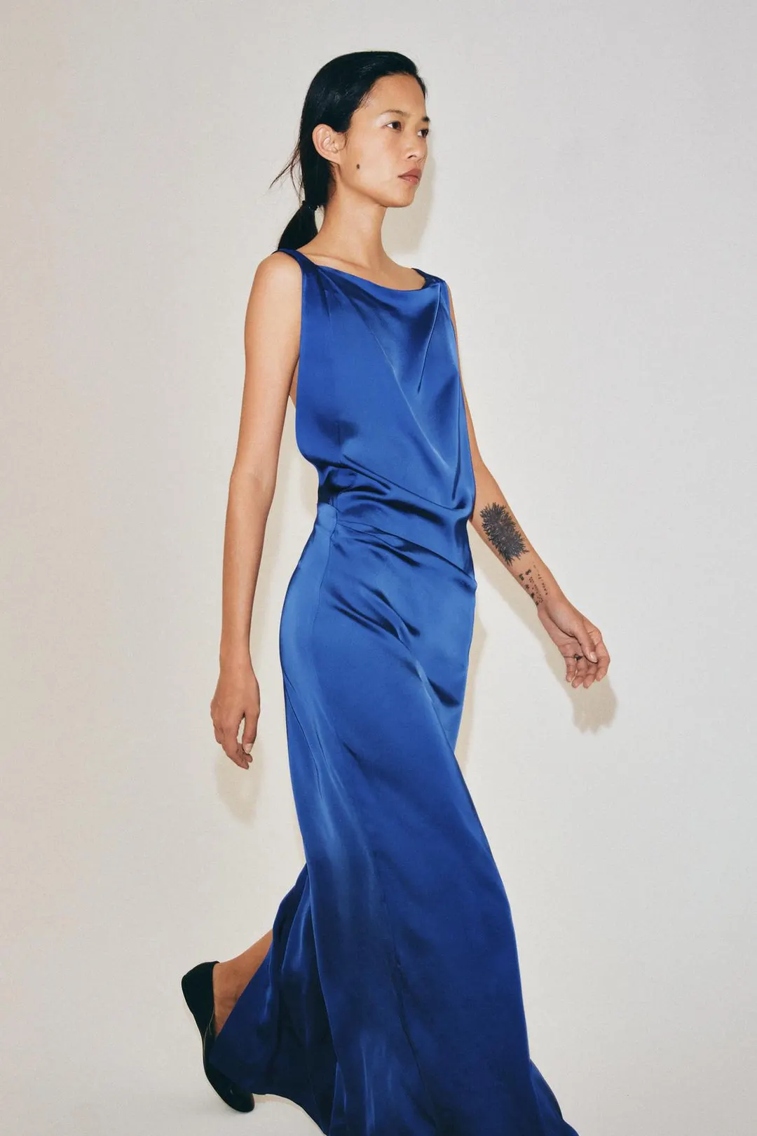 Атласное платье с драпировкой ZW Collection, Zara