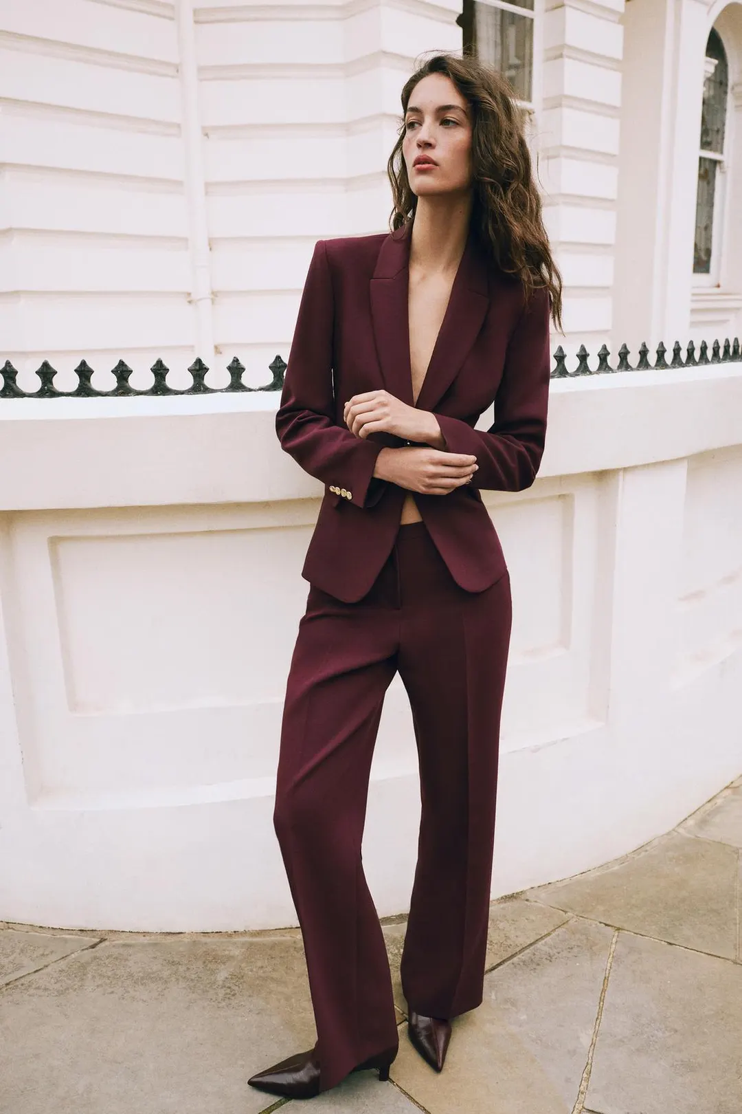 Блейзер с подплечниками и золотистой пуговицей, Zara