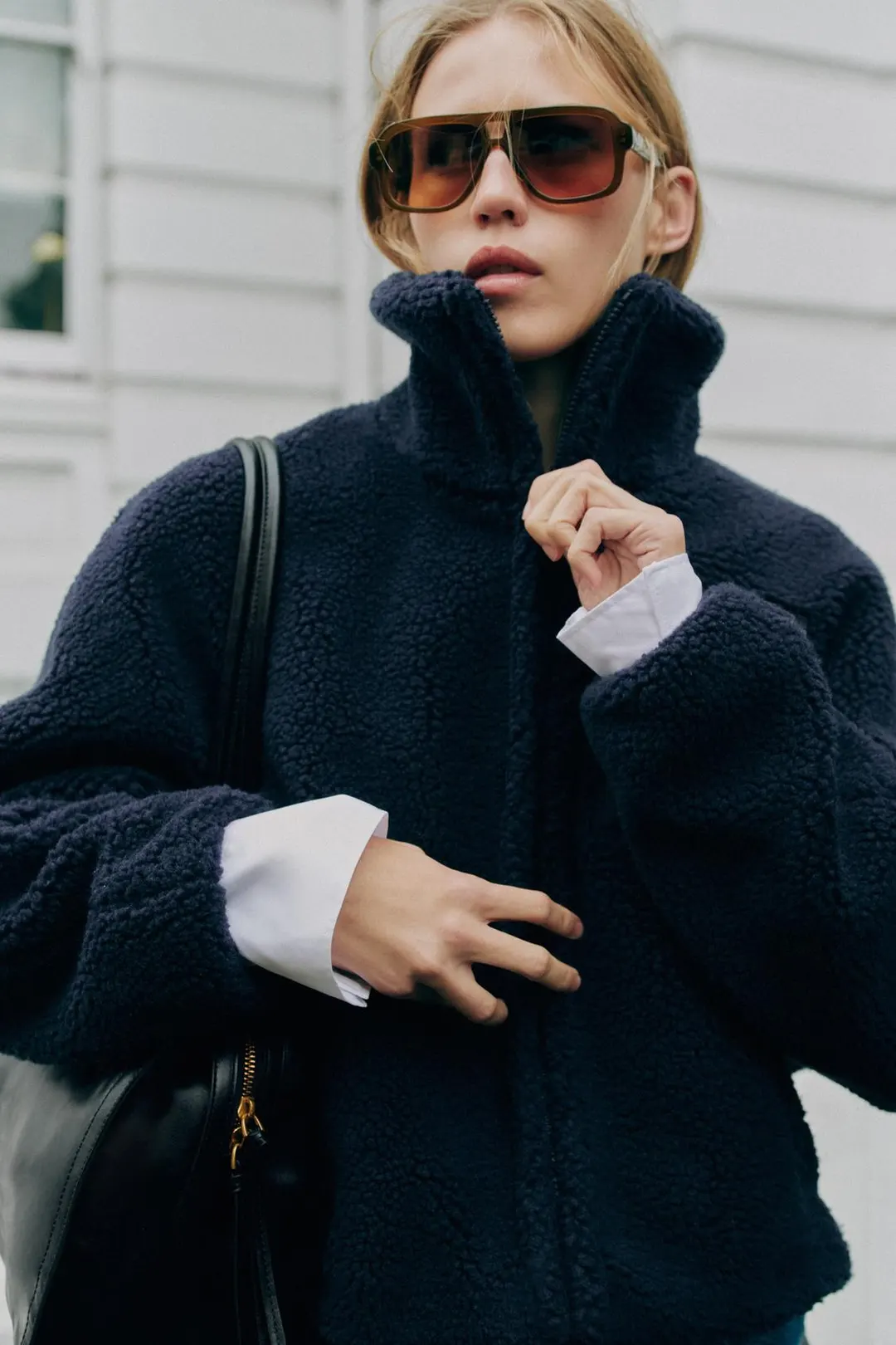 Куртка из искусственной овчины с контрастным карманом, Zara