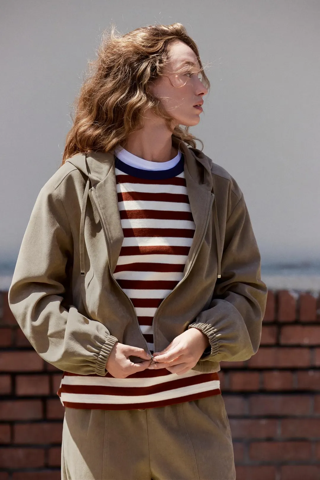Куртка-бомбер с капюшоном, Zara