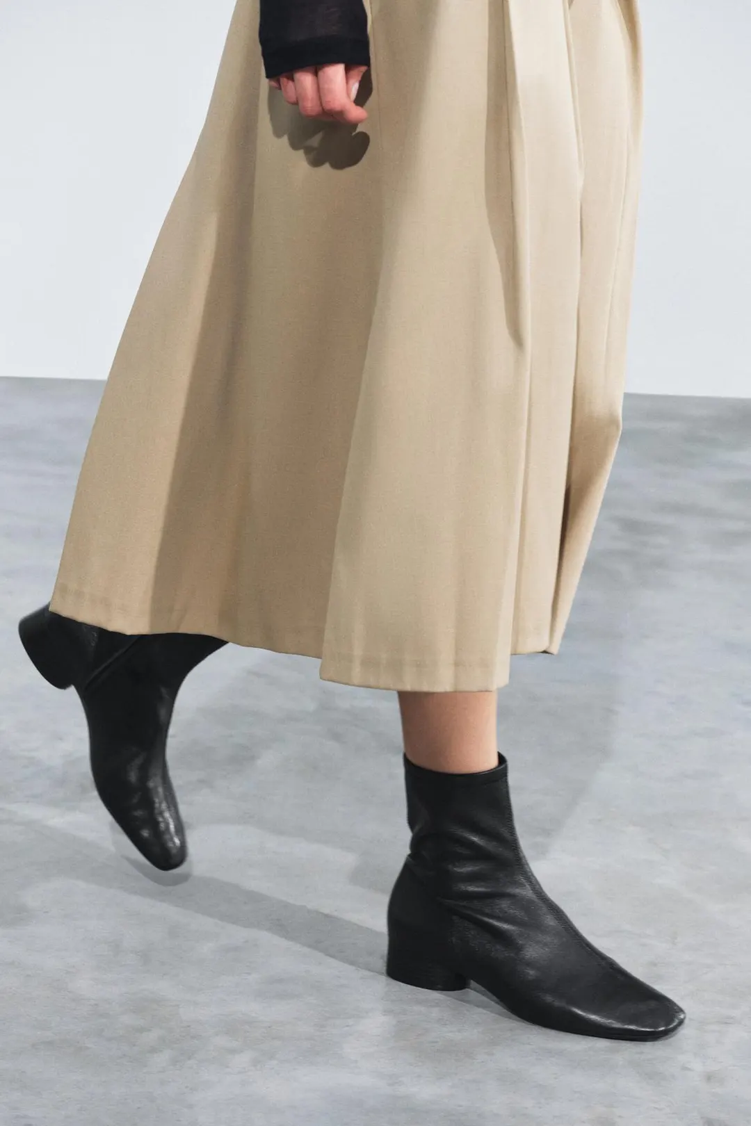Кожаные ботильоны, Zara