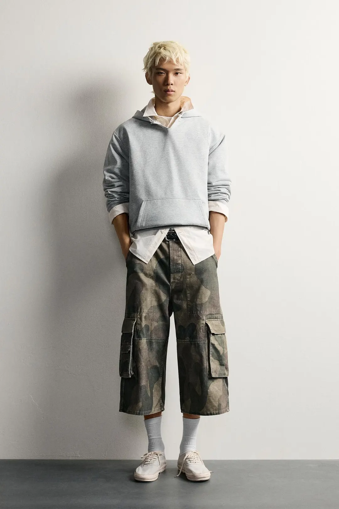 Джинсовые бермуды карго с абстрактным принтом, Zara