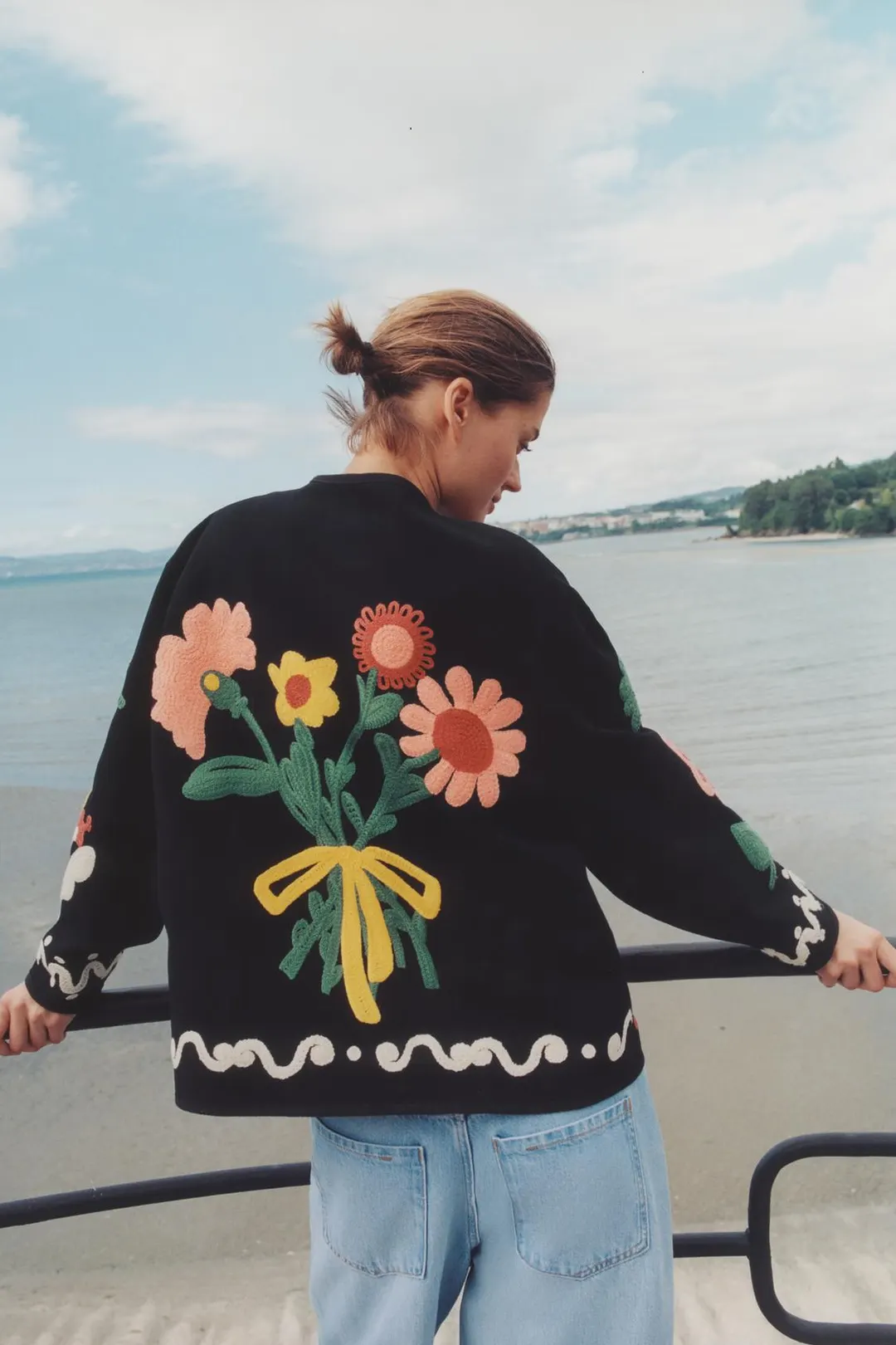 Куртка с цветочной вышивкой, Zara