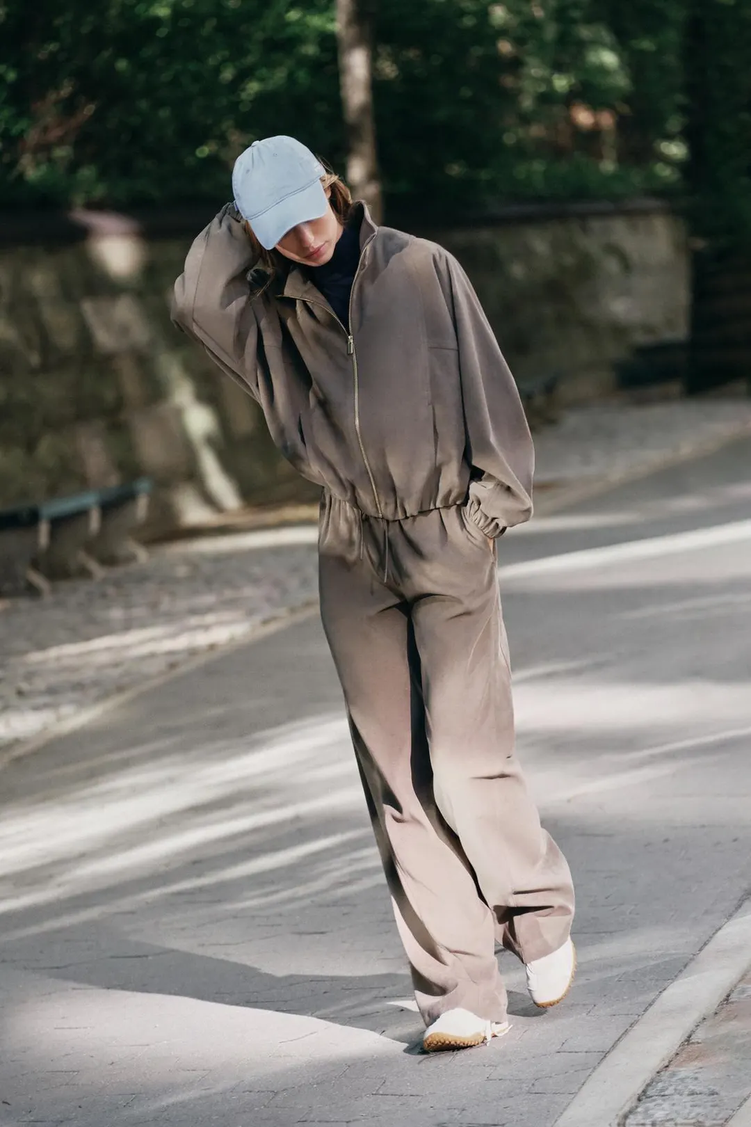 Брюки широкого кроя с эластичным поясом, Zara