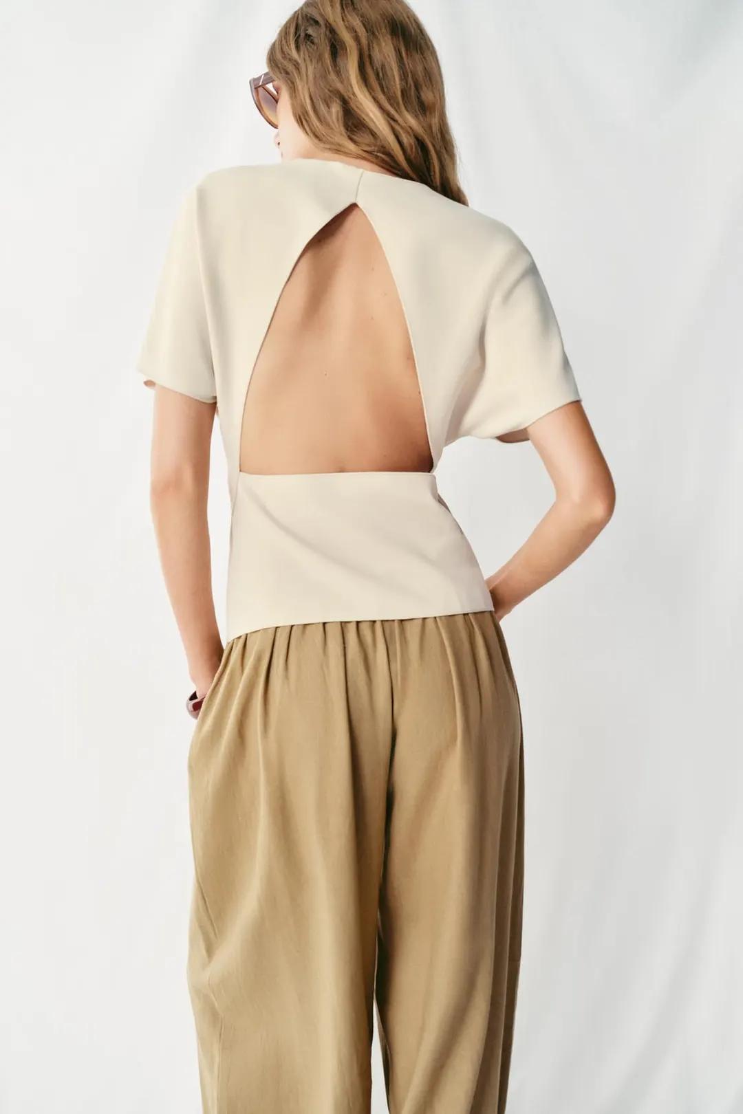 Топ с короткими рукавами и вырезами, Zara