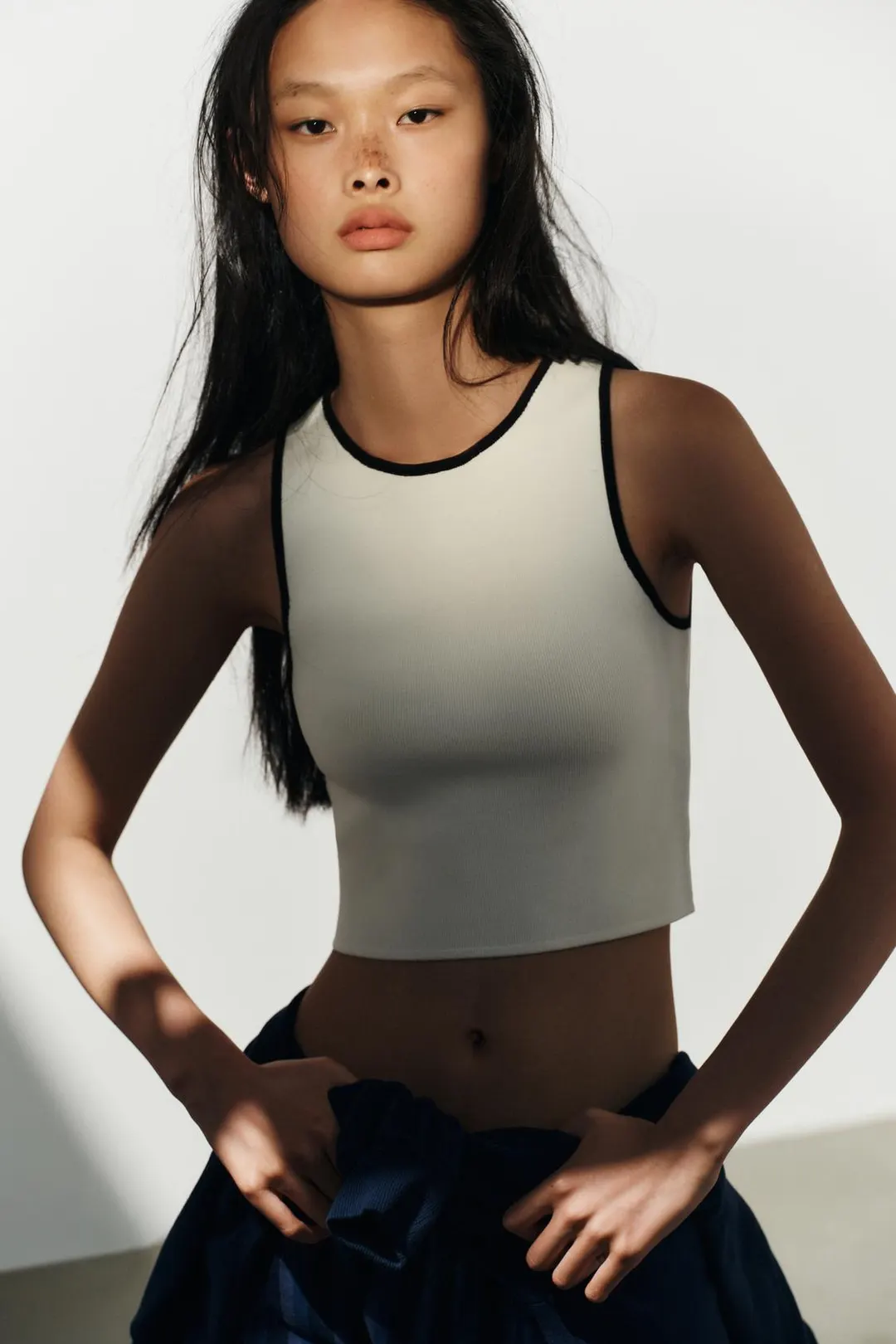 Топ вязаный укороченный с контрастным кантом, Zara