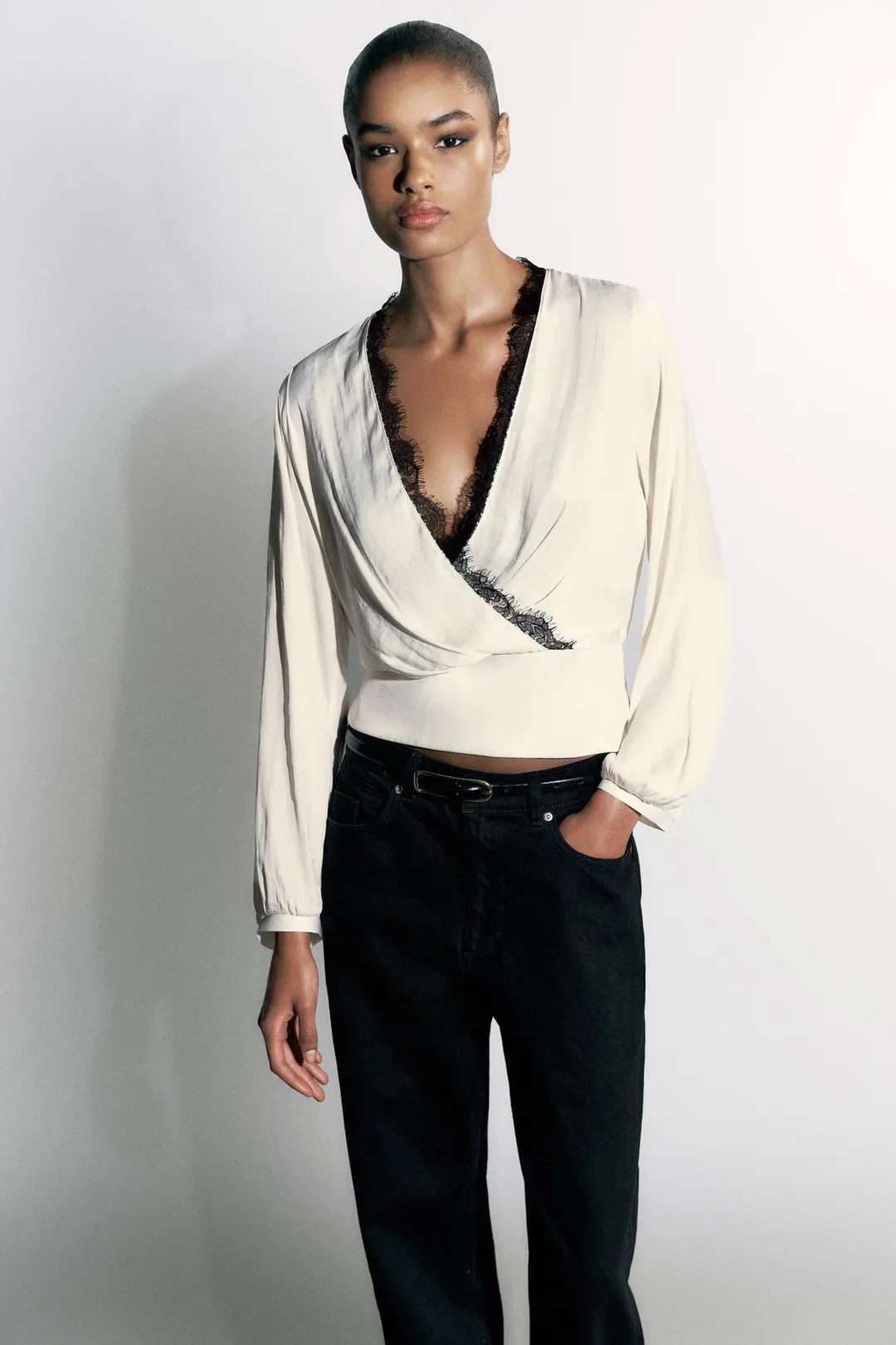Блузка из атласа с кружевом, Zara