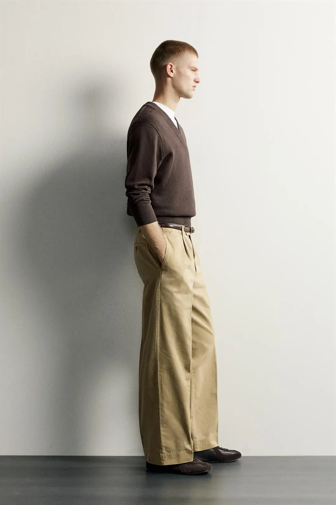 Брюки чинос свободного кроя со складками, Zara