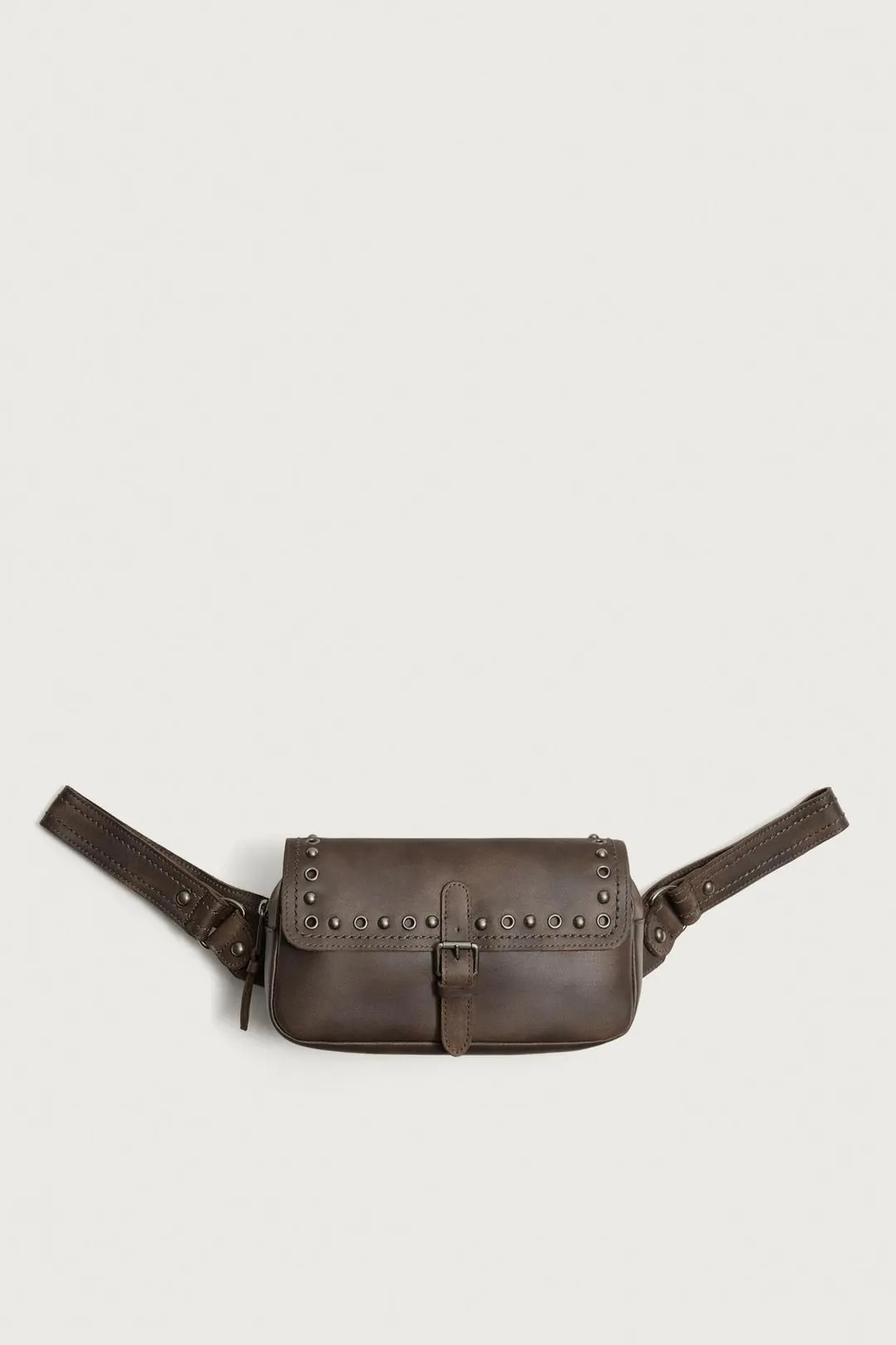 Поясная сумка из кожи с заклепками, Zara