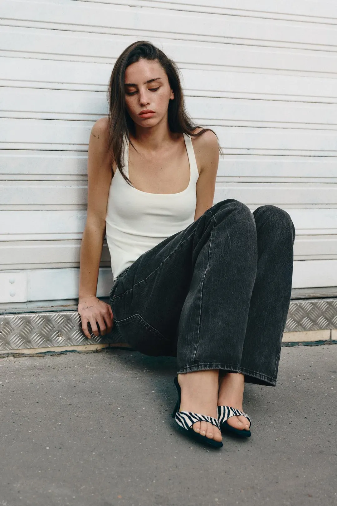 Сандалии из кожи с ворсом и принтом, Zara