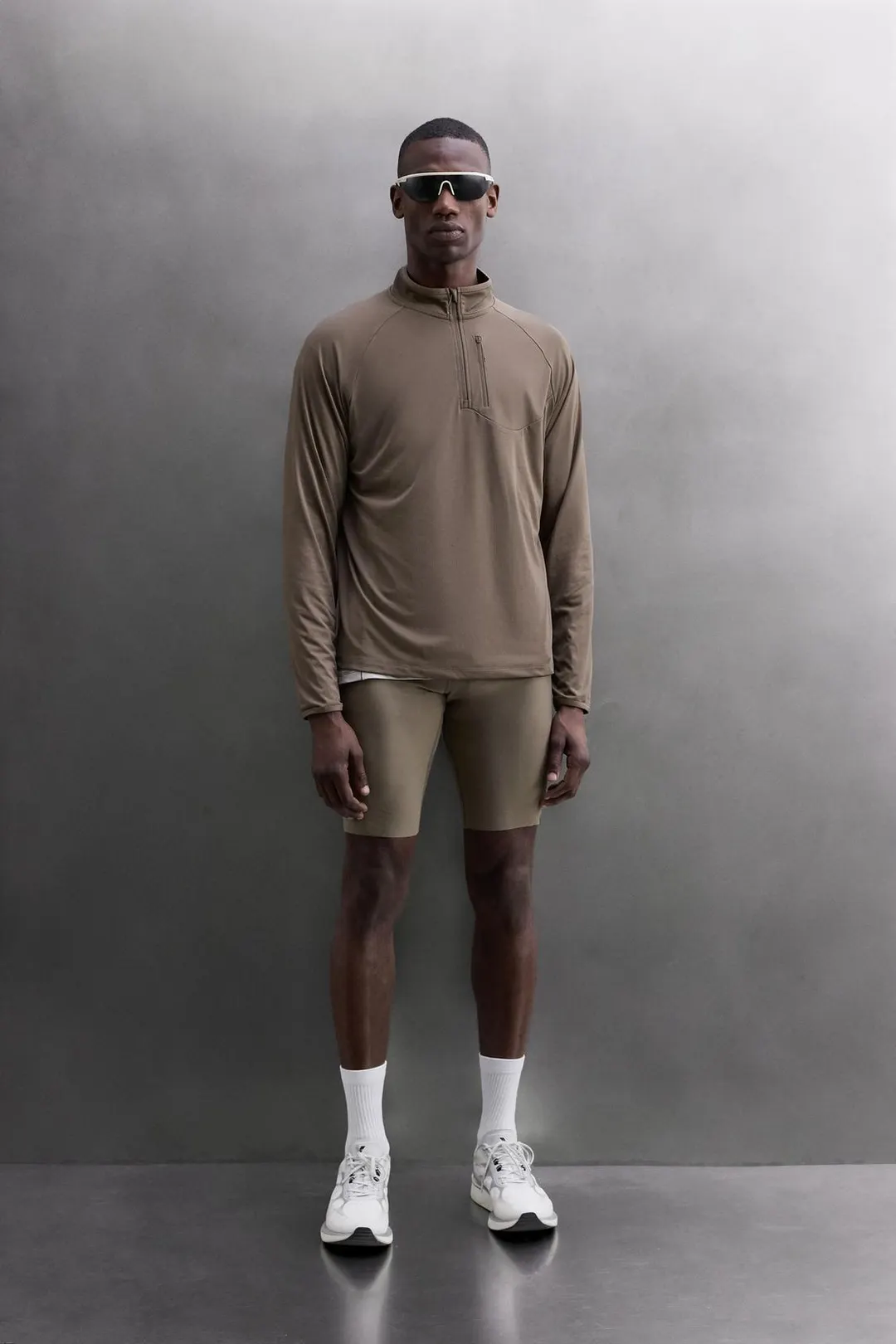 Технологичный свитшот на короткой молнии, Zara