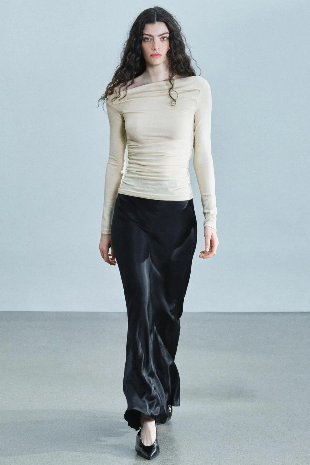 Асимметричный топ с драпировкой, Zara