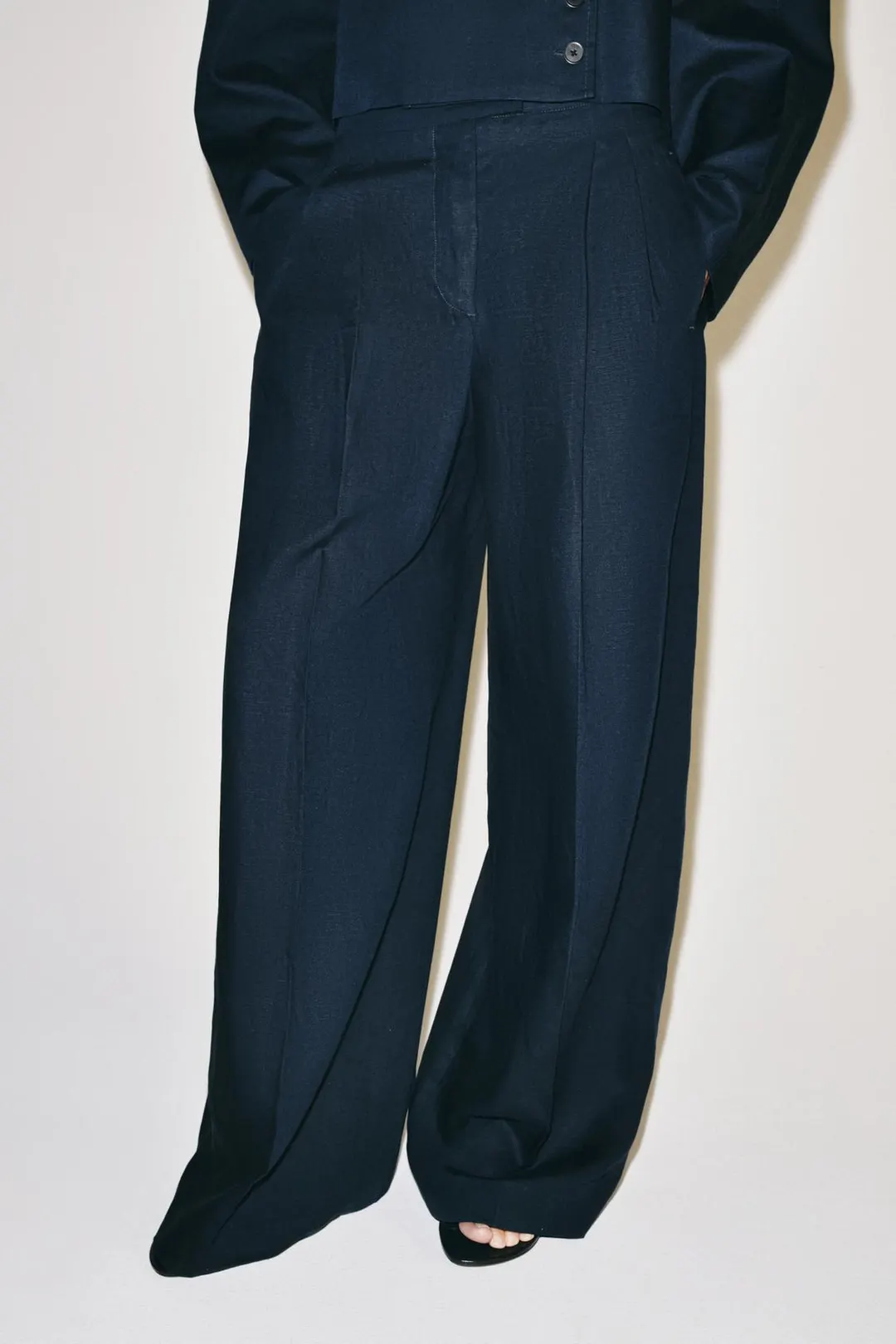Брюки ZW Collection прямого кроя с вытачками, Zara